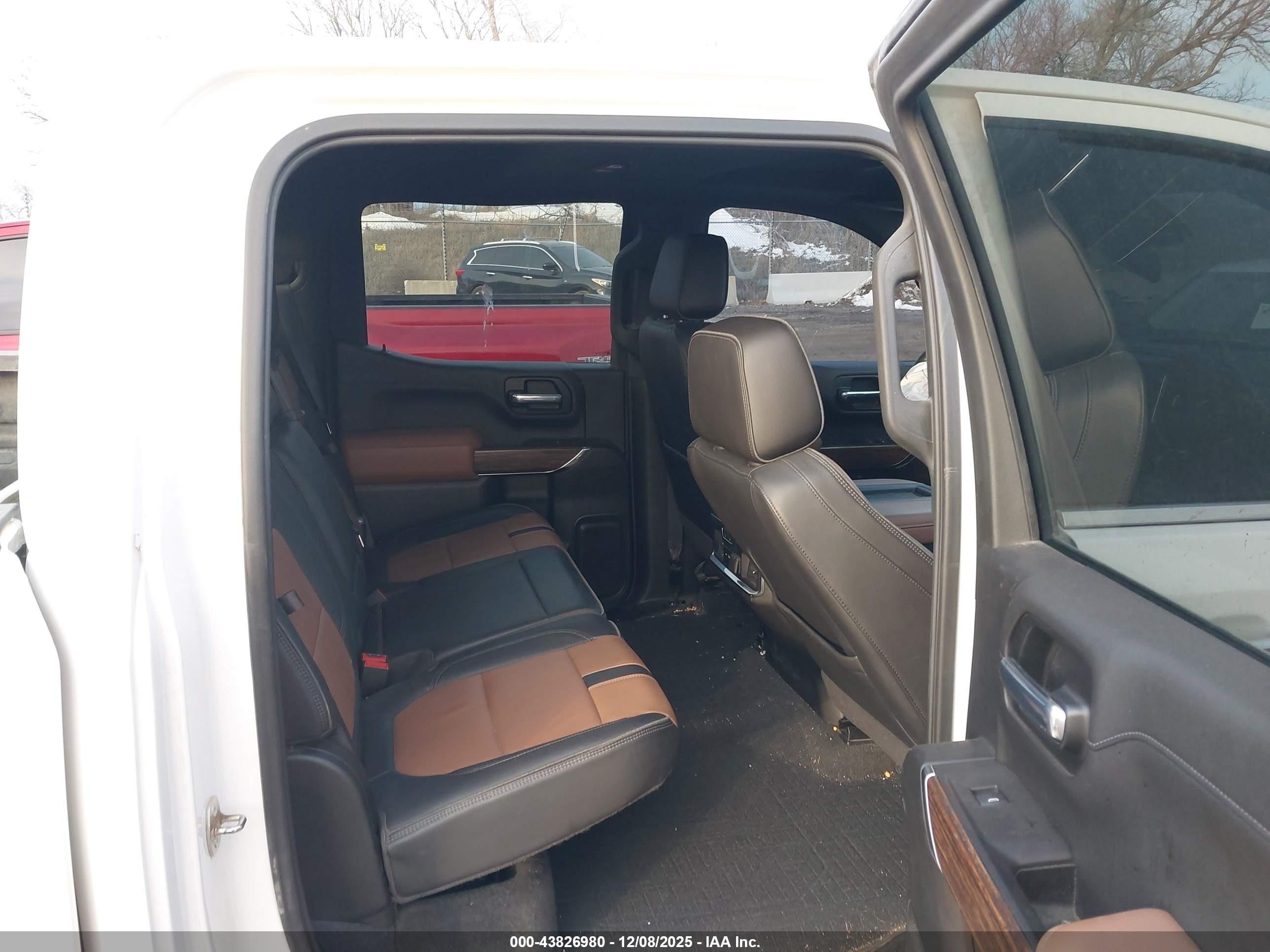 CHEVROLET SILVERADO image 8