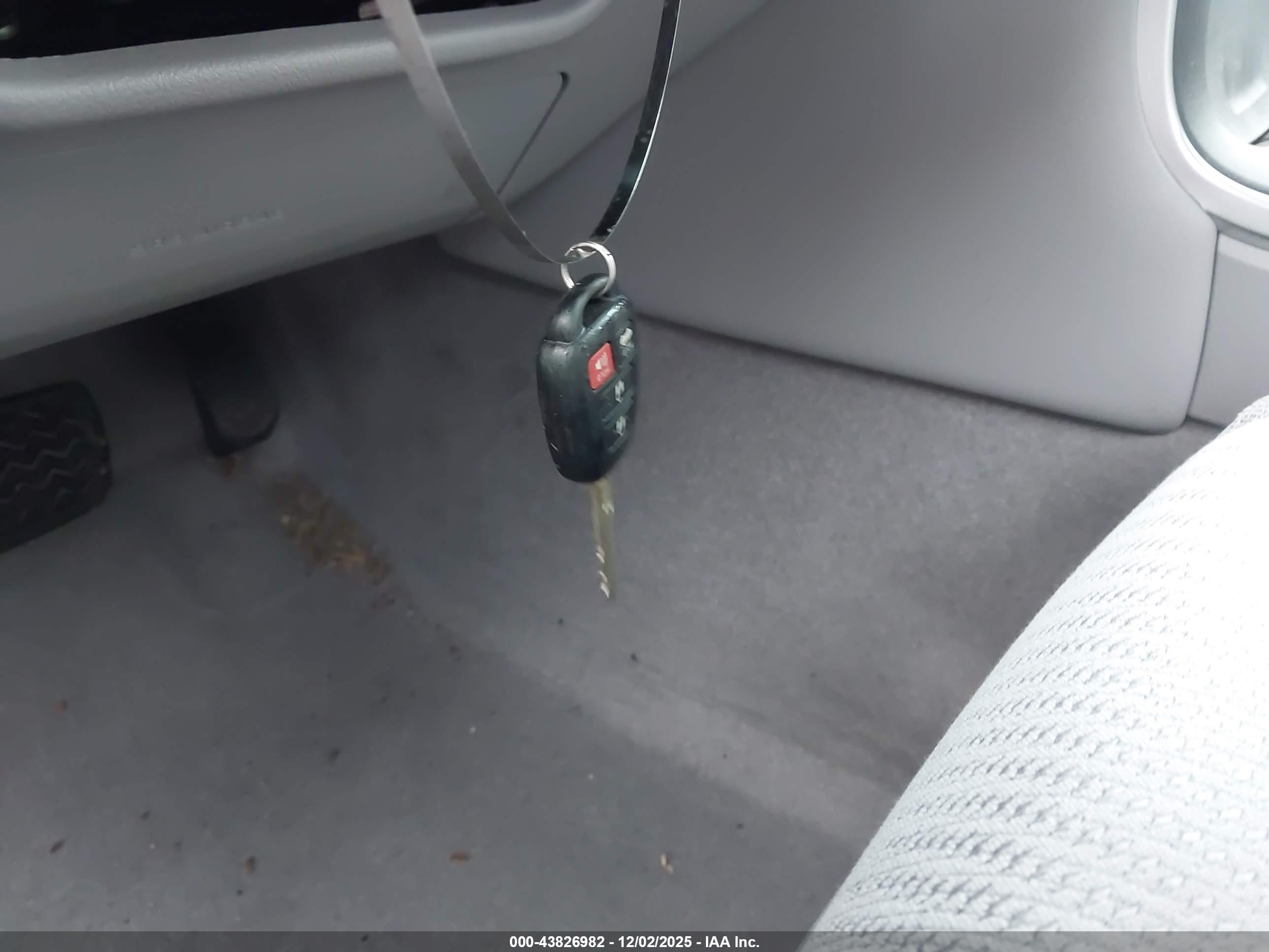 TOYOTA CAMRY image 11