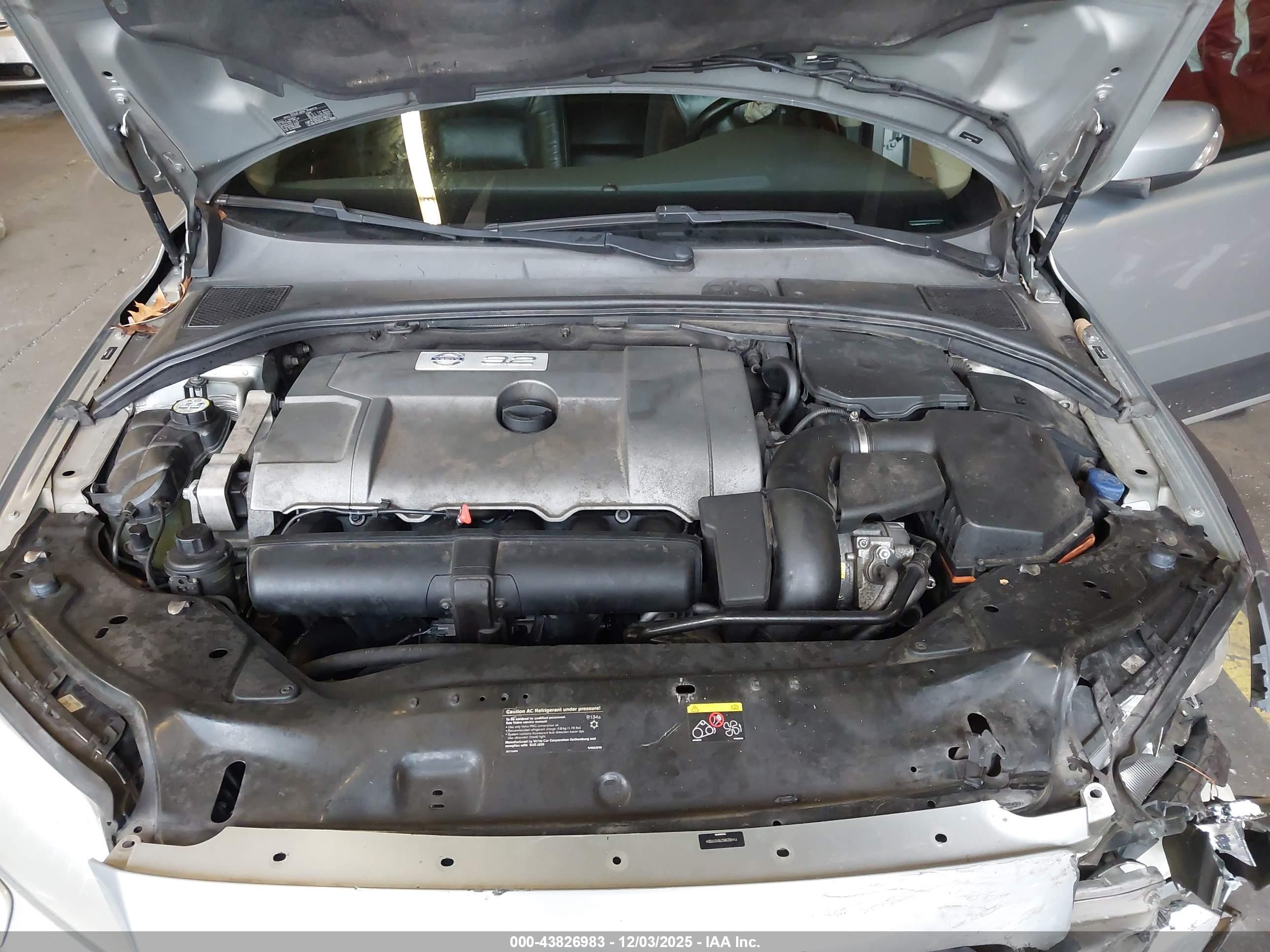 VOLVO XC70 image 10