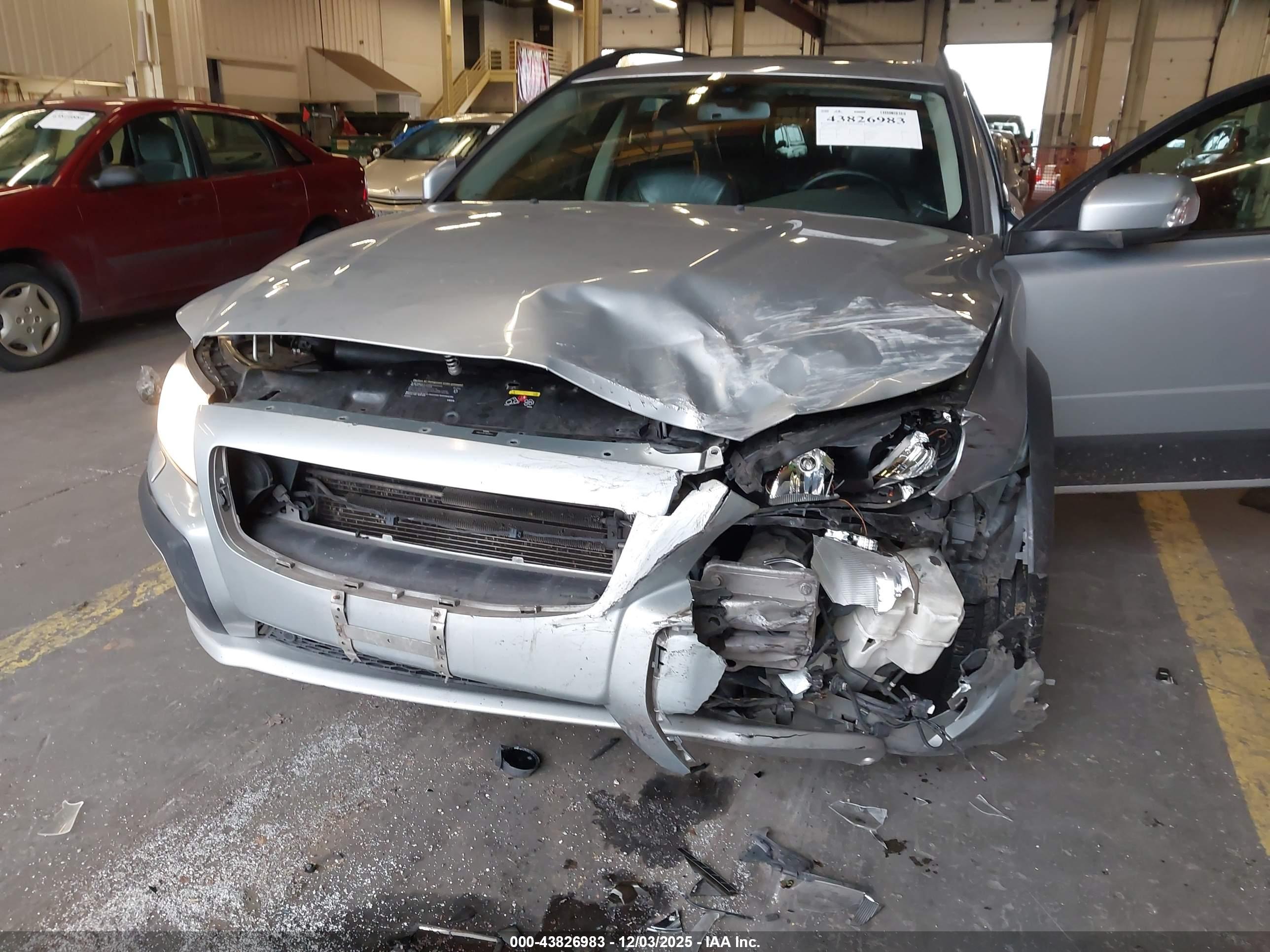 VOLVO XC70 image 6