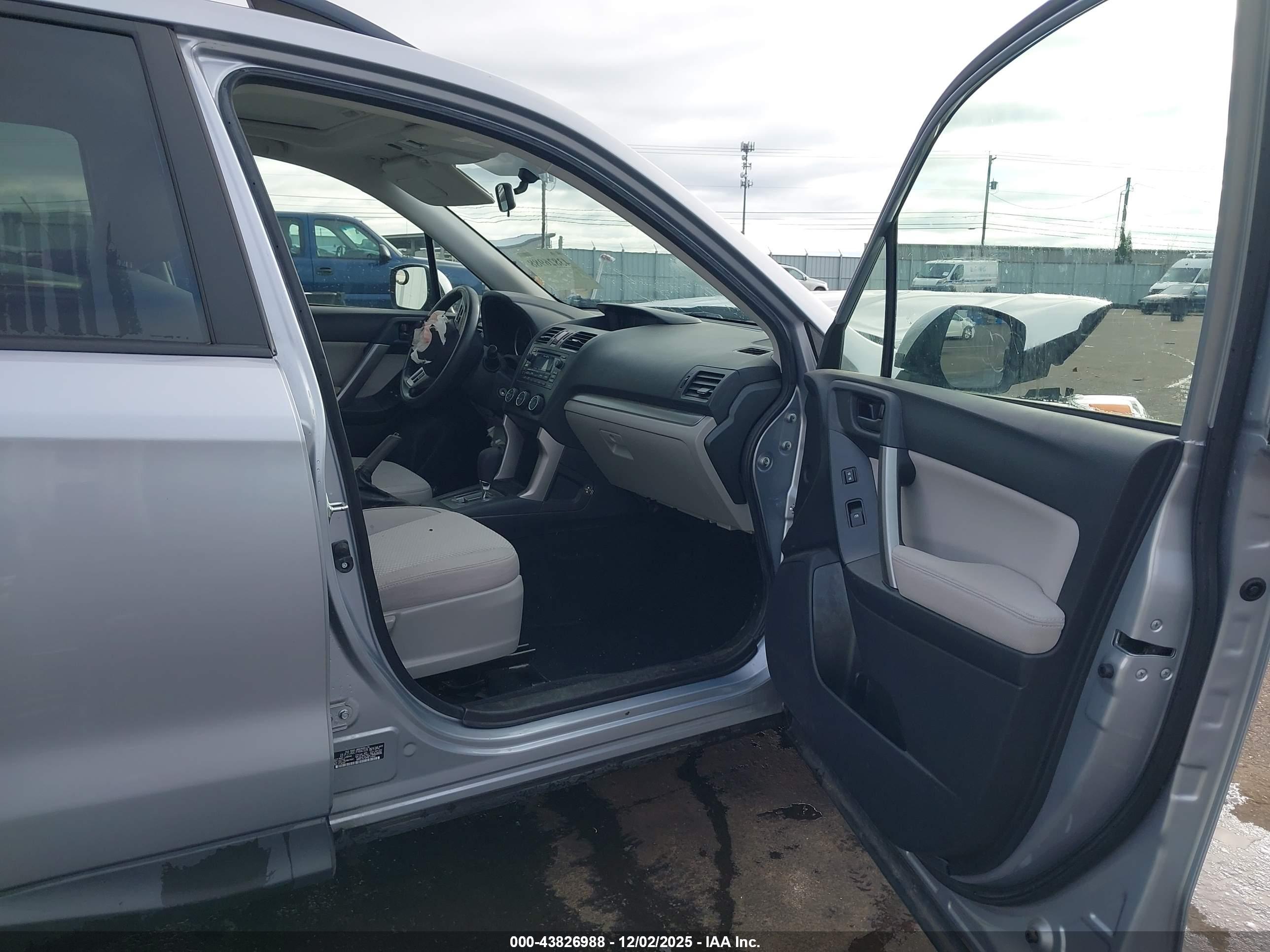 SUBARU FORESTER image 5