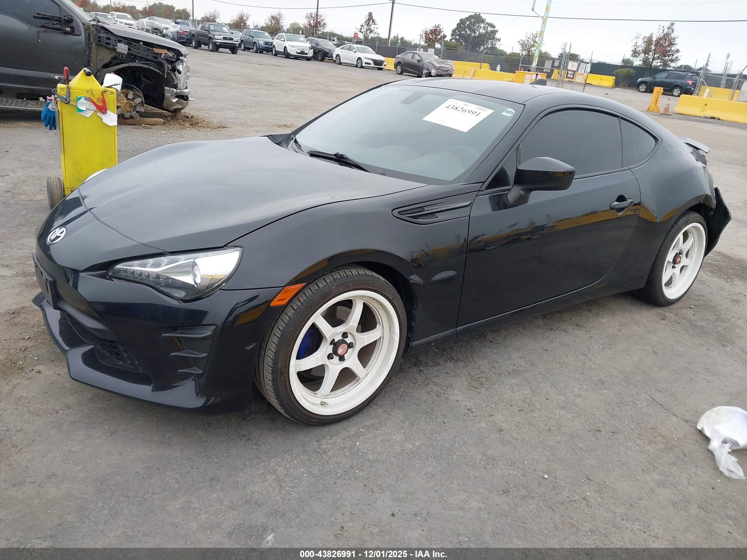 TOYOTA 86 image 2