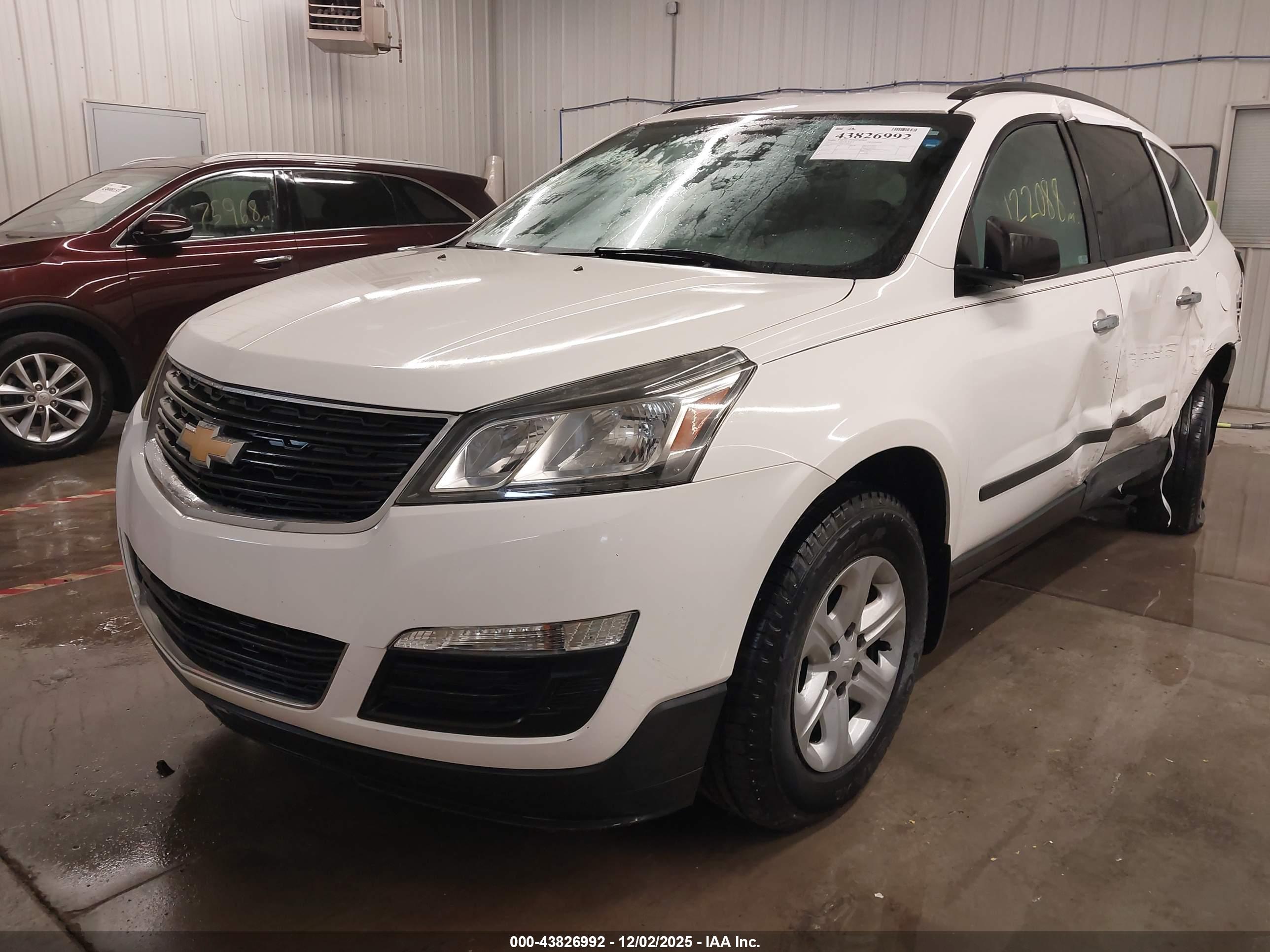CHEVROLET TRAVERSE image 2