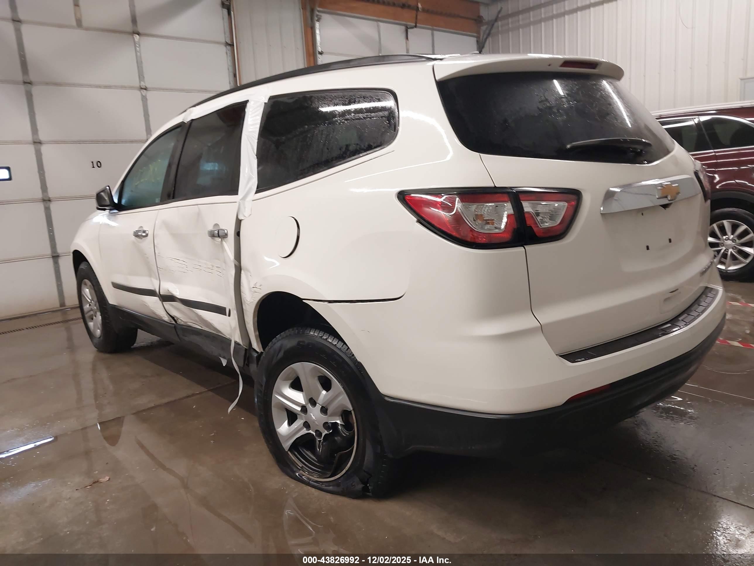 CHEVROLET TRAVERSE image 3