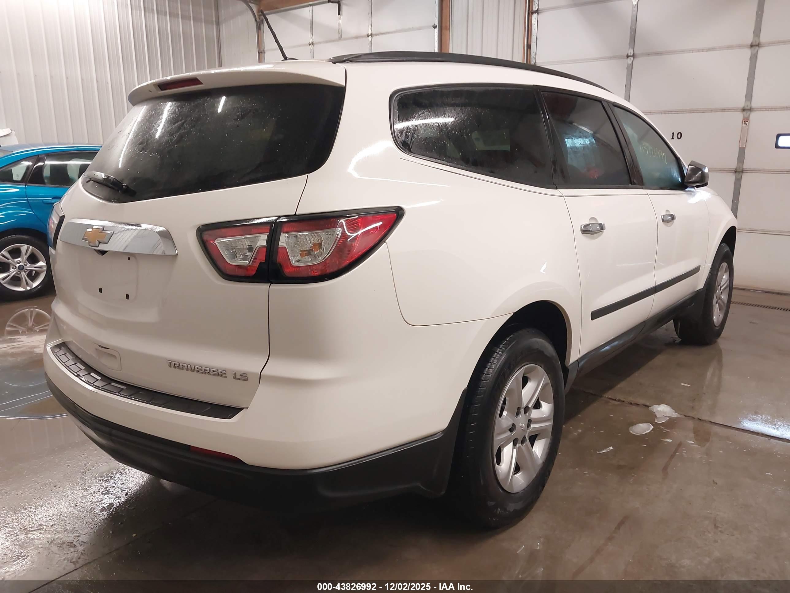 CHEVROLET TRAVERSE image 4