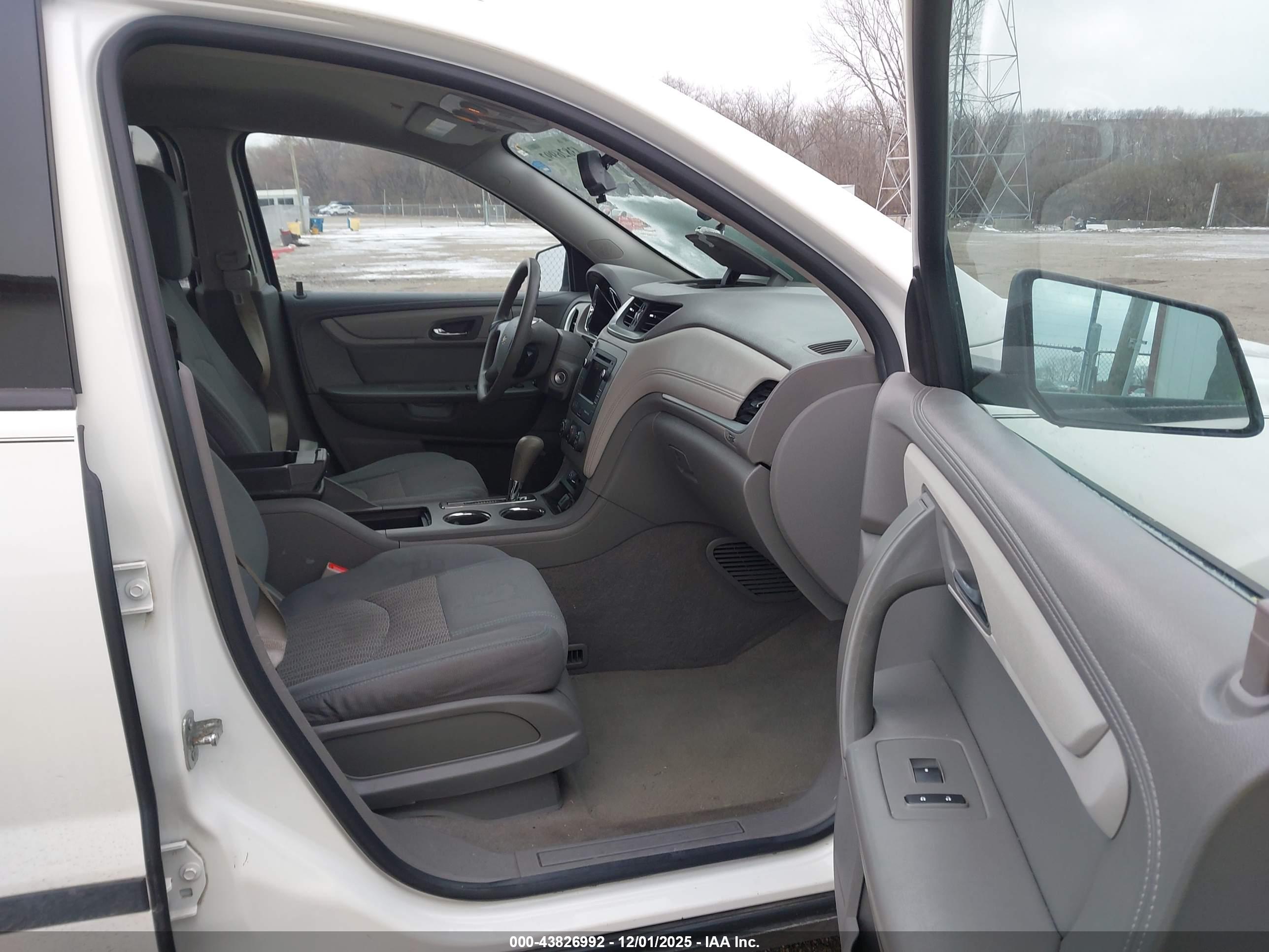 CHEVROLET TRAVERSE image 5