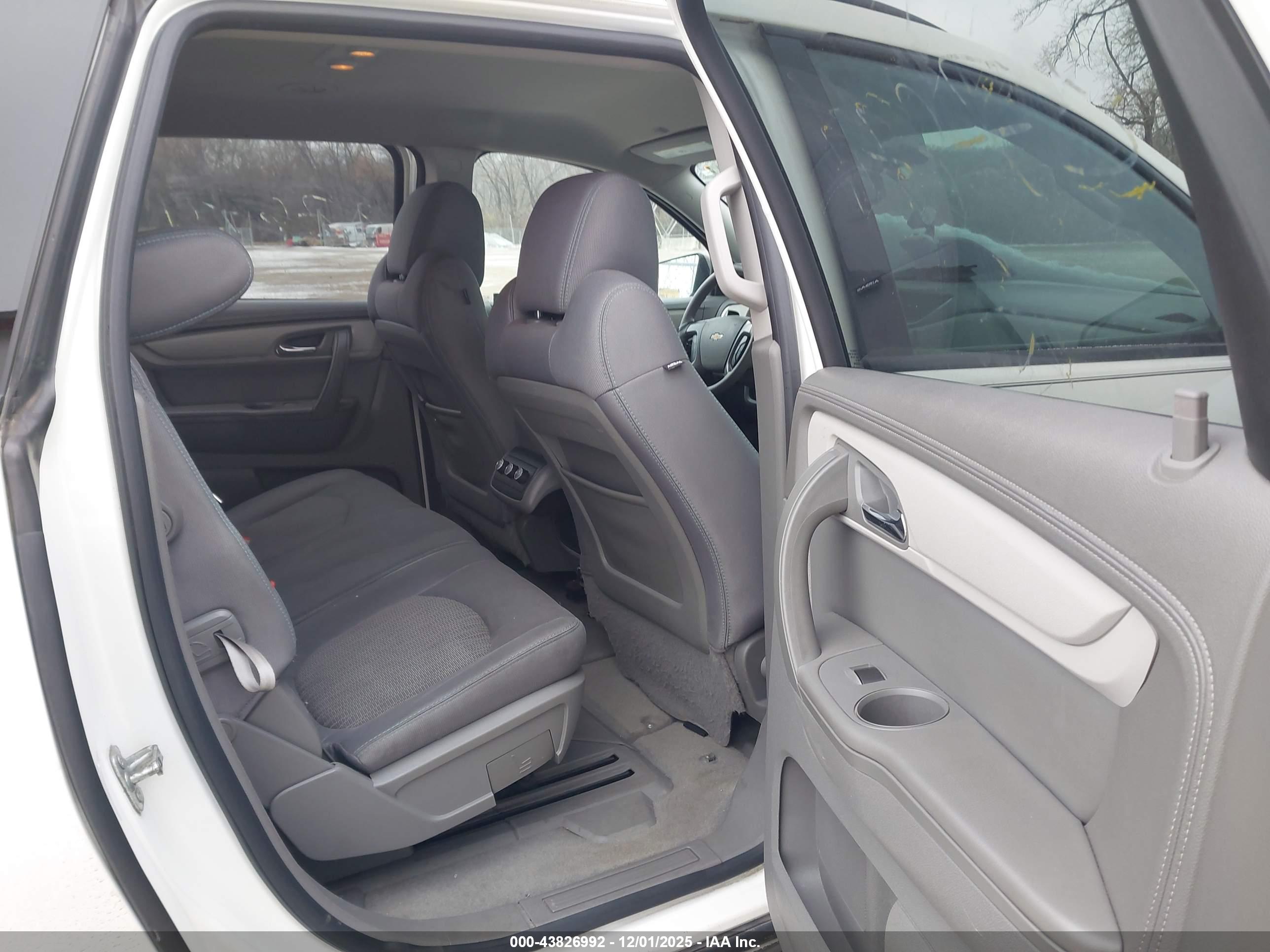 CHEVROLET TRAVERSE image 8