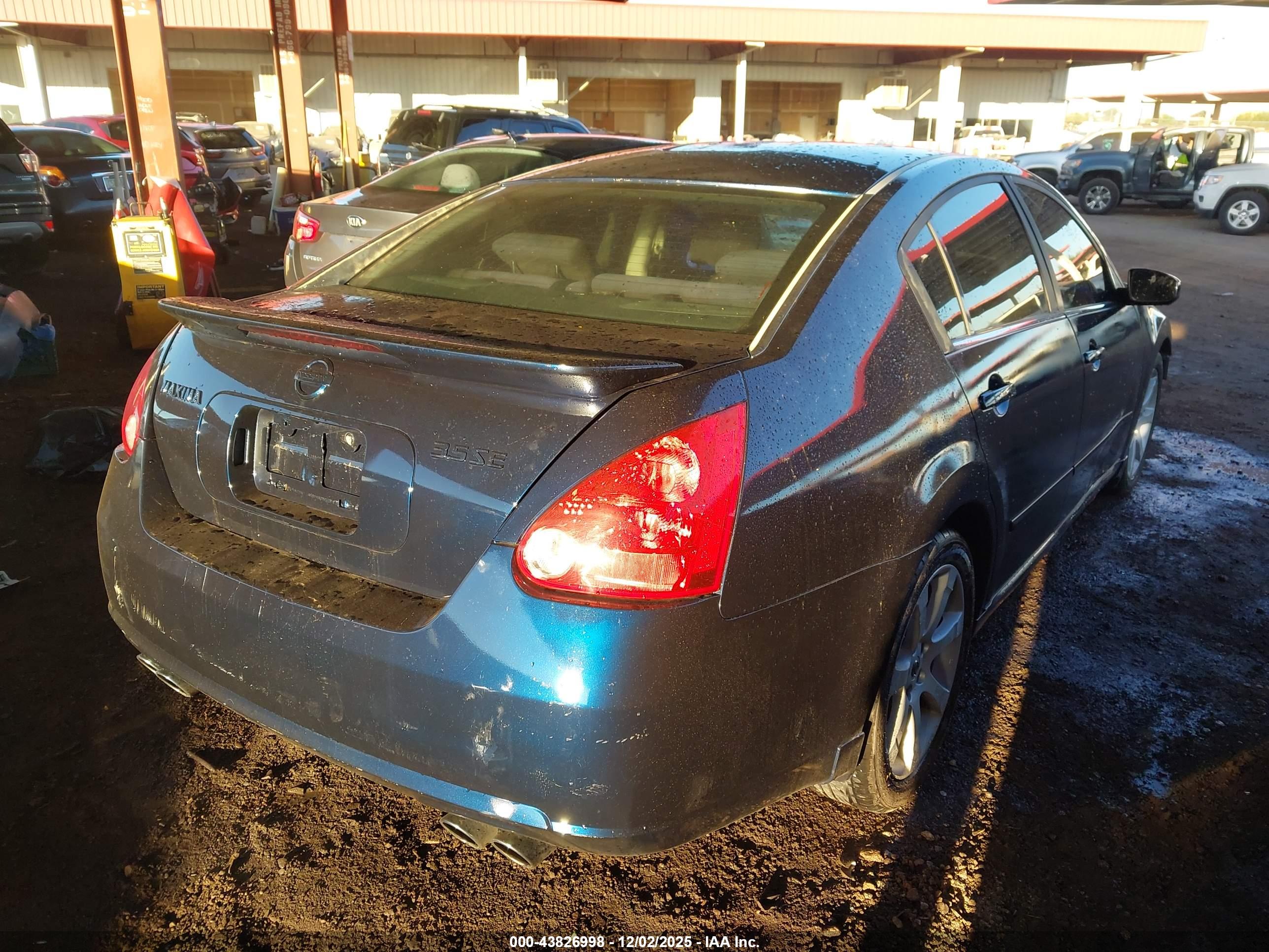 NISSAN MAXIMA image 4