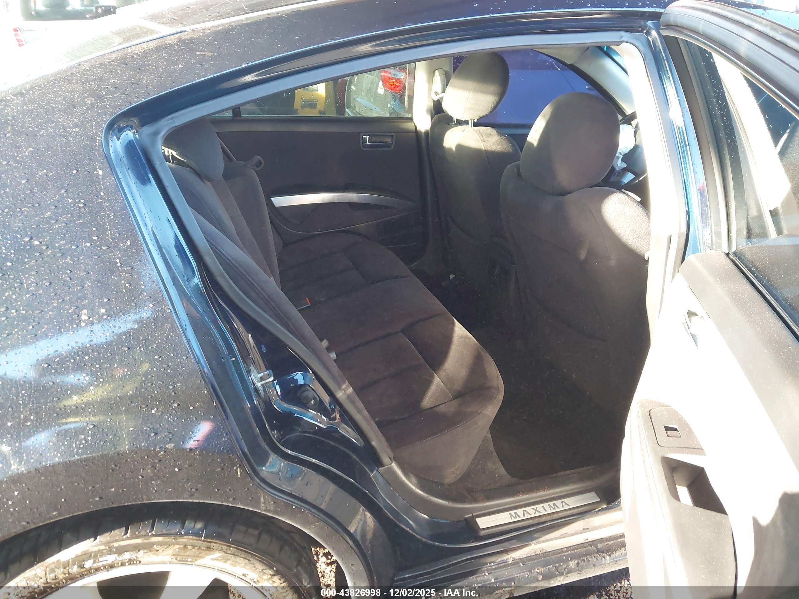 NISSAN MAXIMA image 8