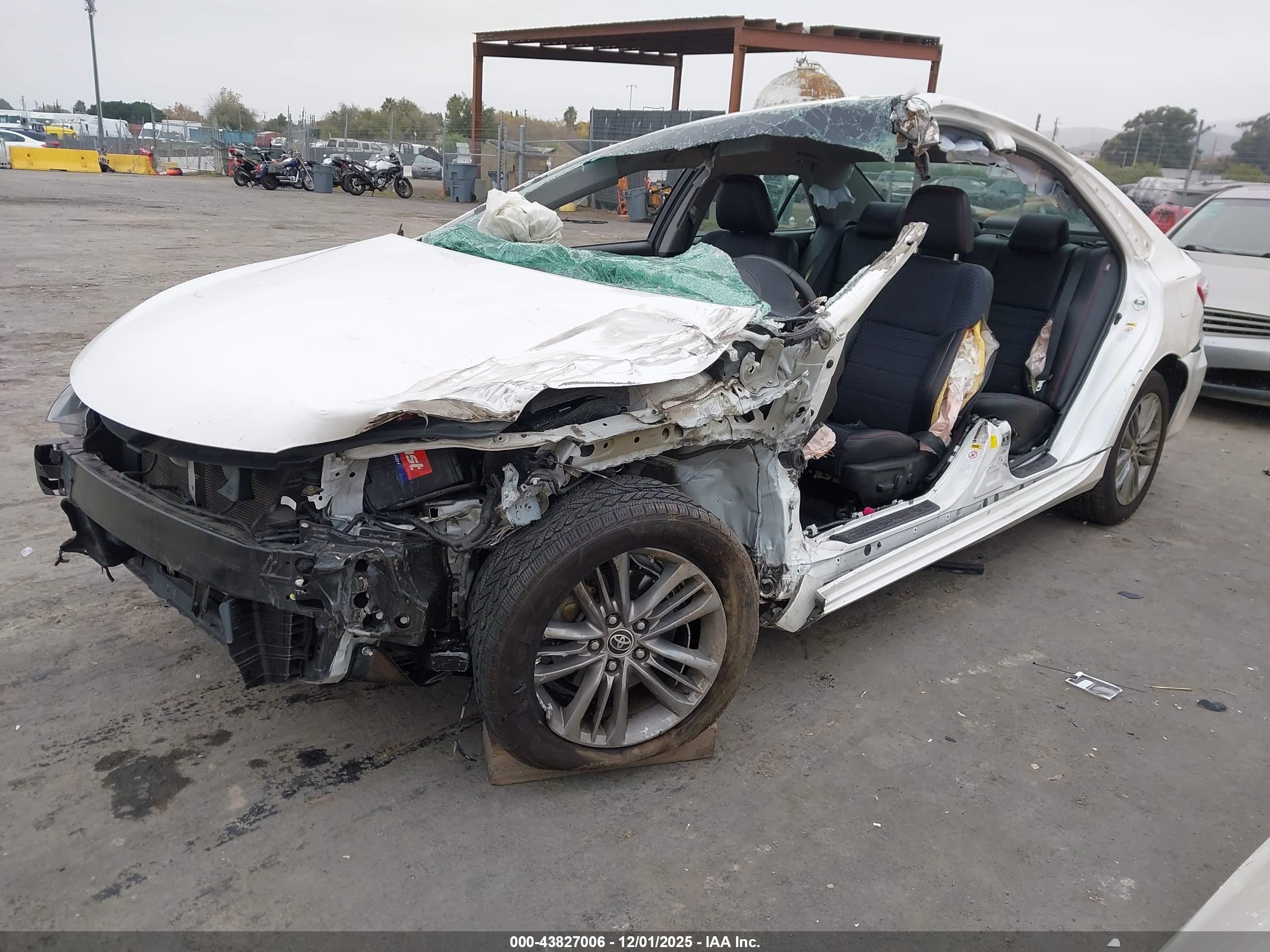 TOYOTA CAMRY image 2