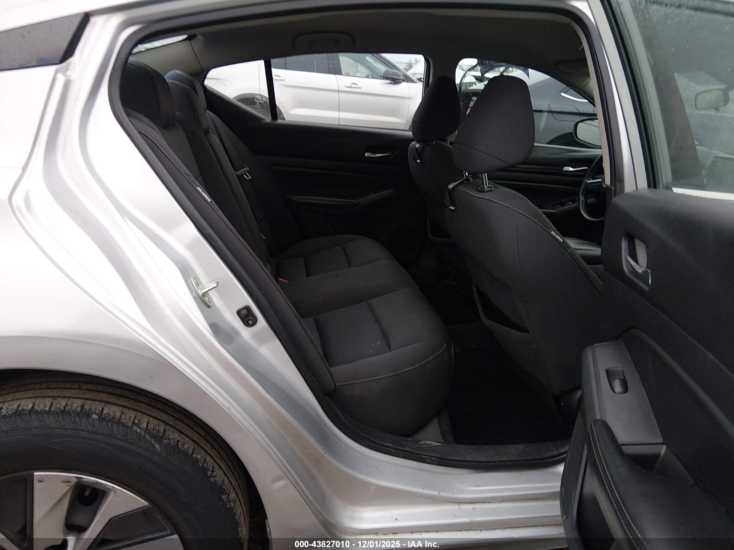 NISSAN ALTIMA image 8
