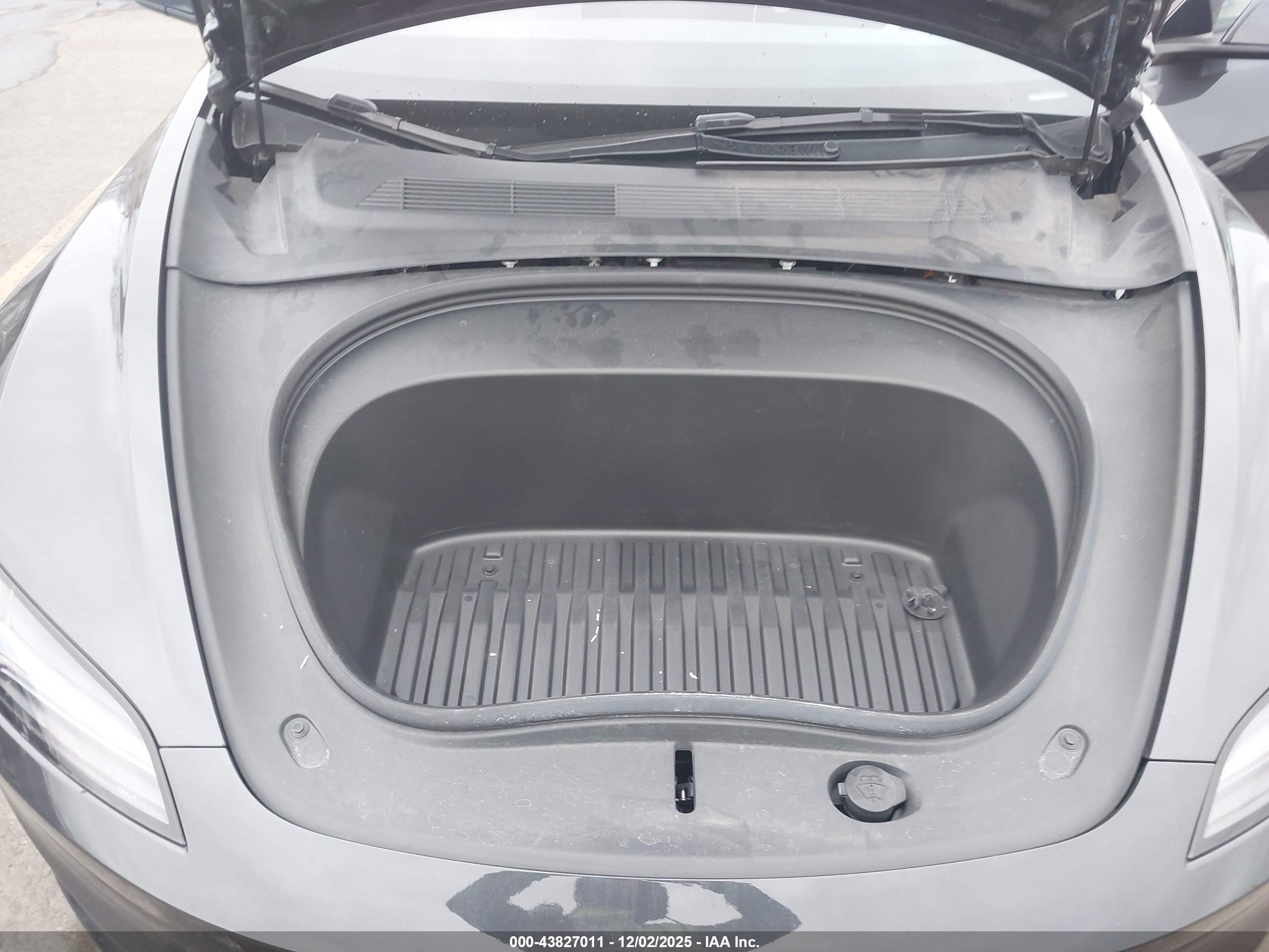 TESLA MODEL image 10