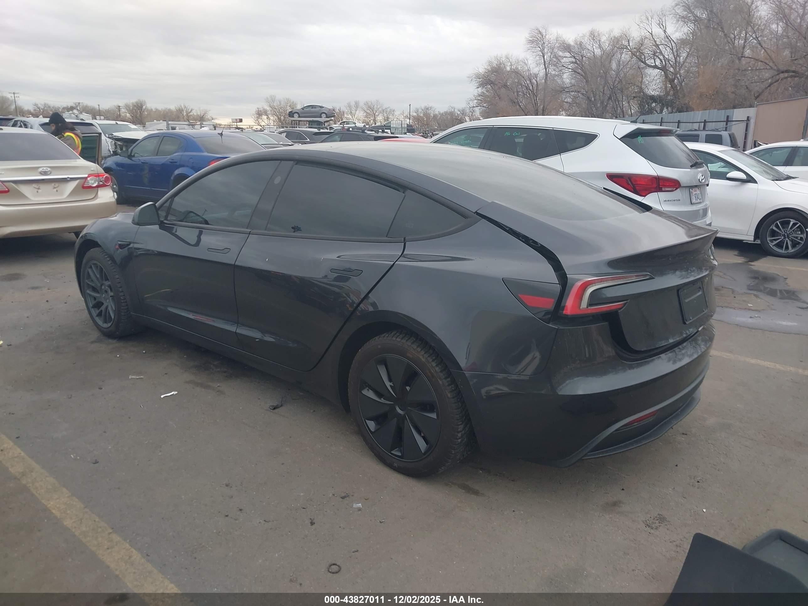TESLA MODEL image 3