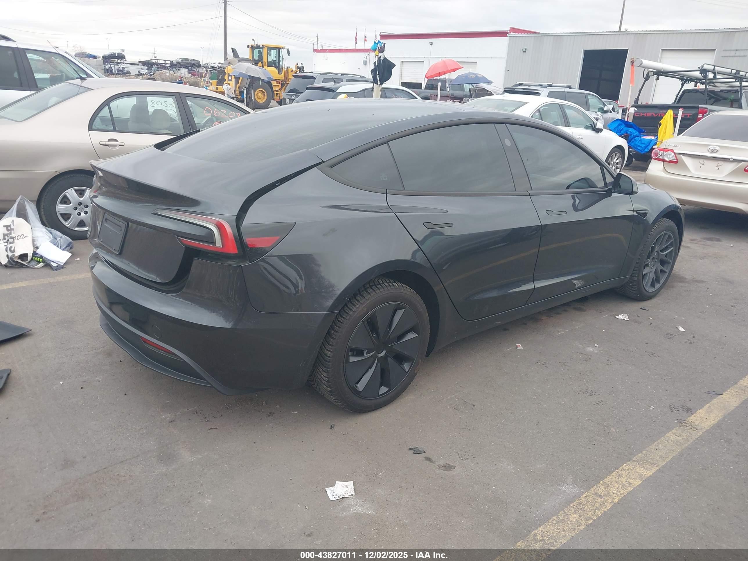 TESLA MODEL image 4