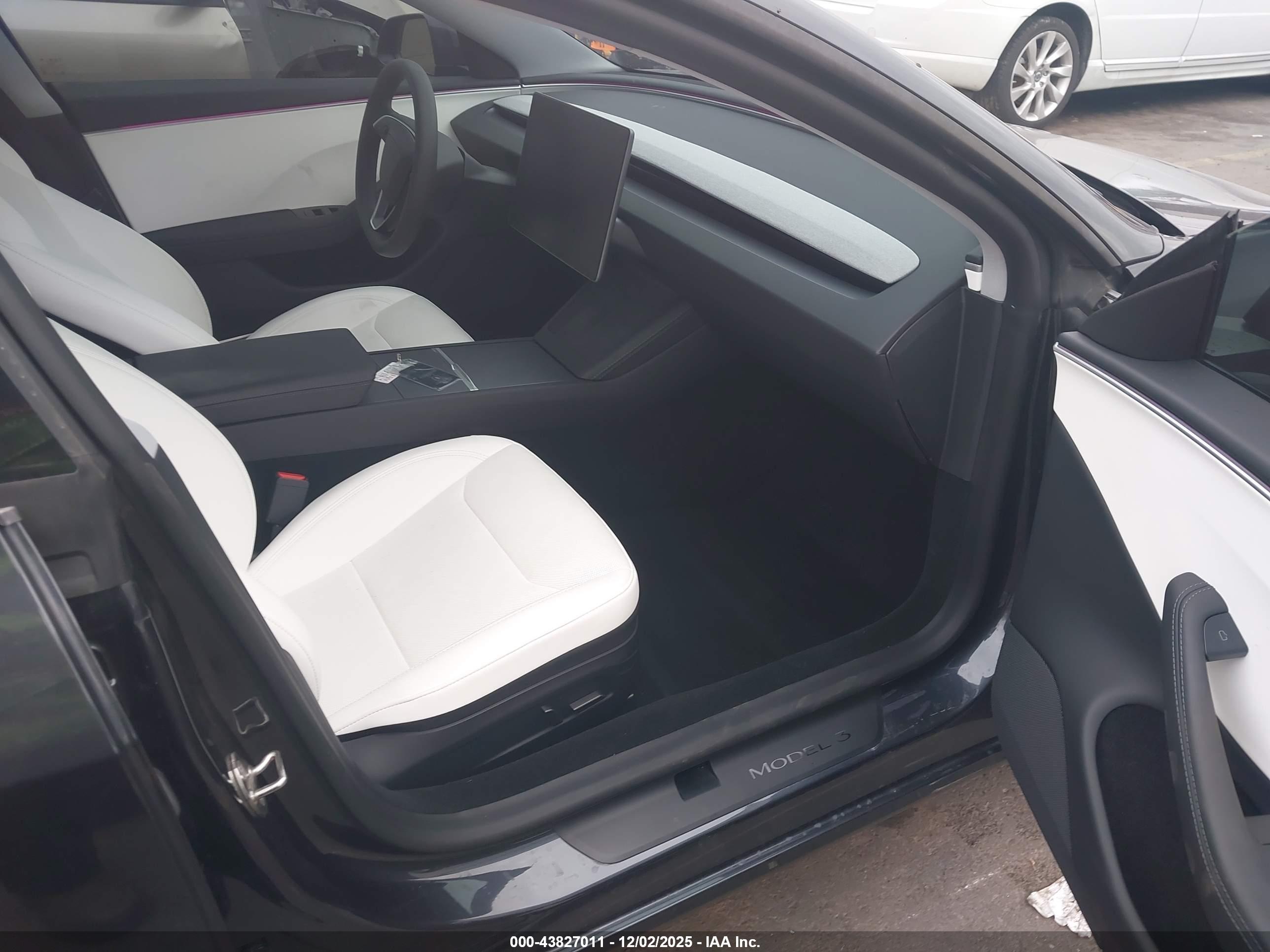 TESLA MODEL image 5