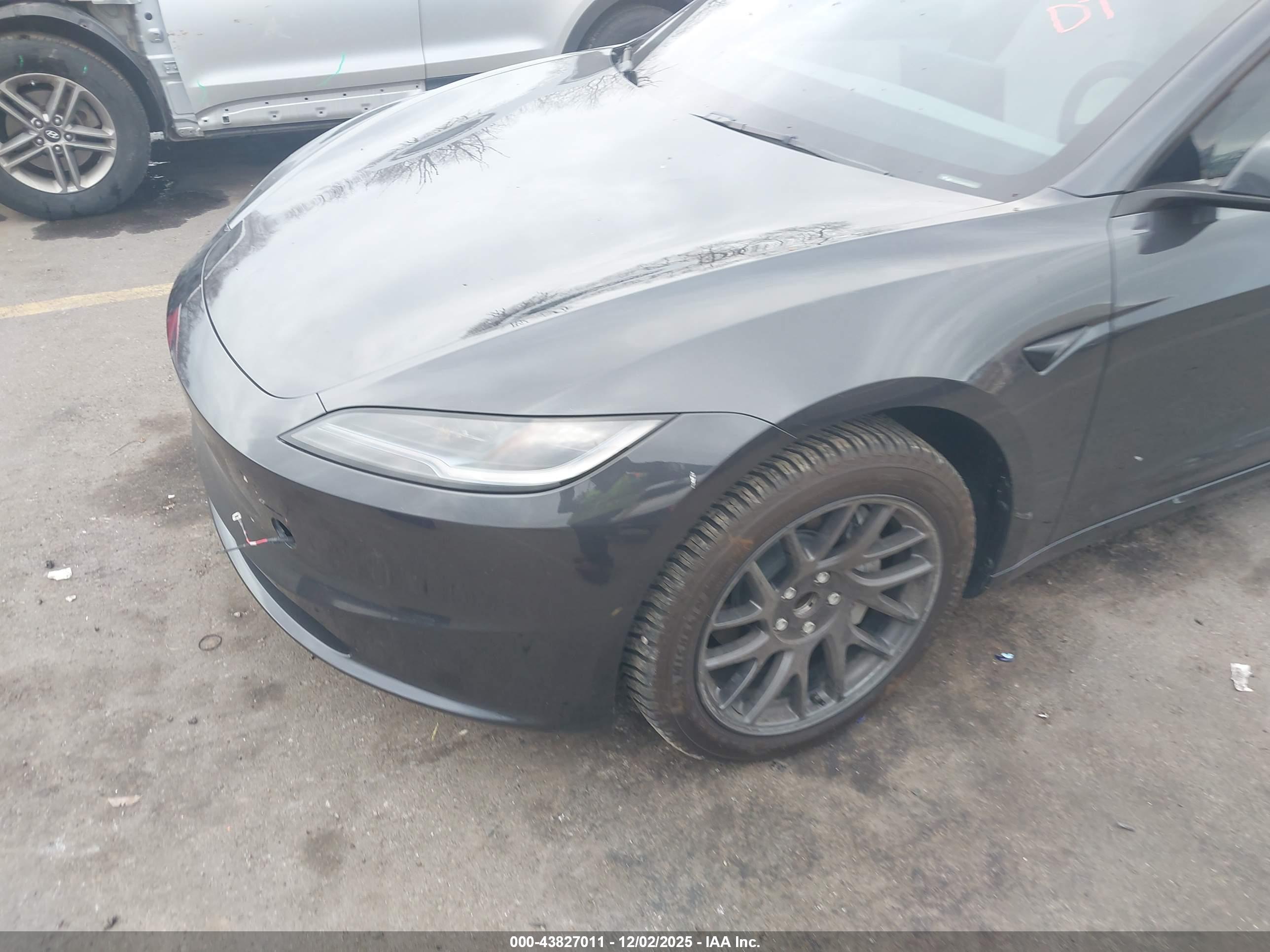 TESLA MODEL image 6