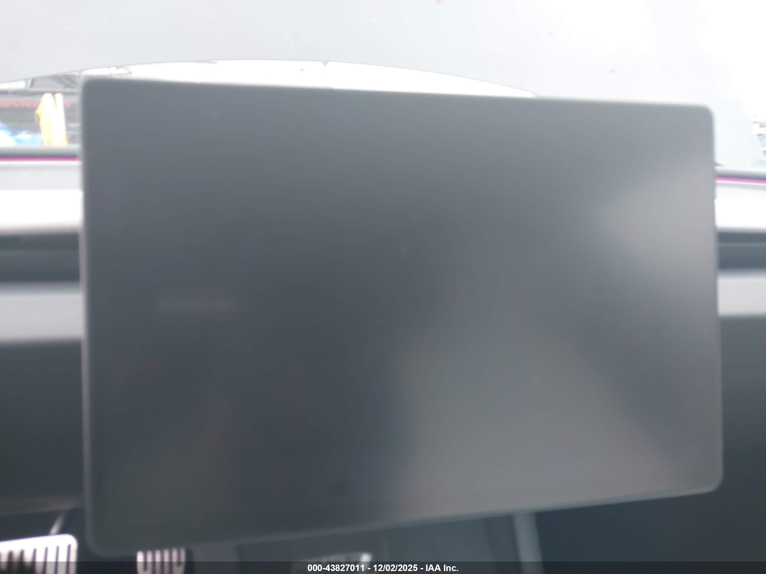 TESLA MODEL image 7