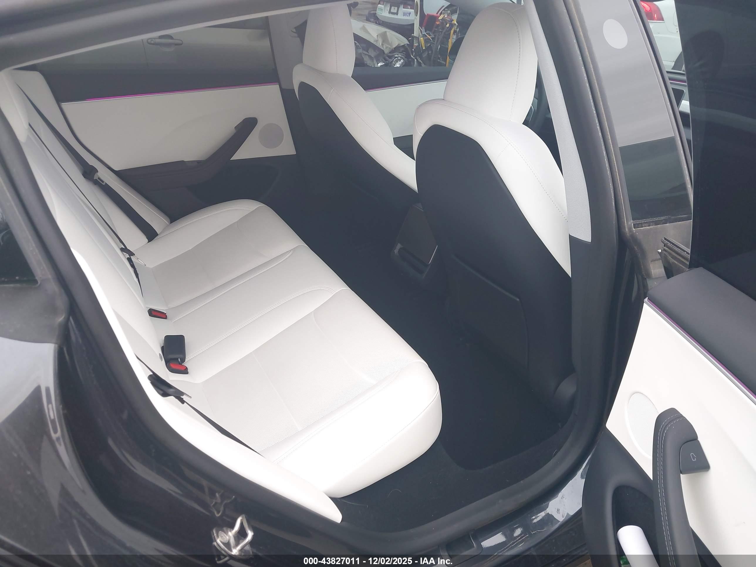 TESLA MODEL image 8