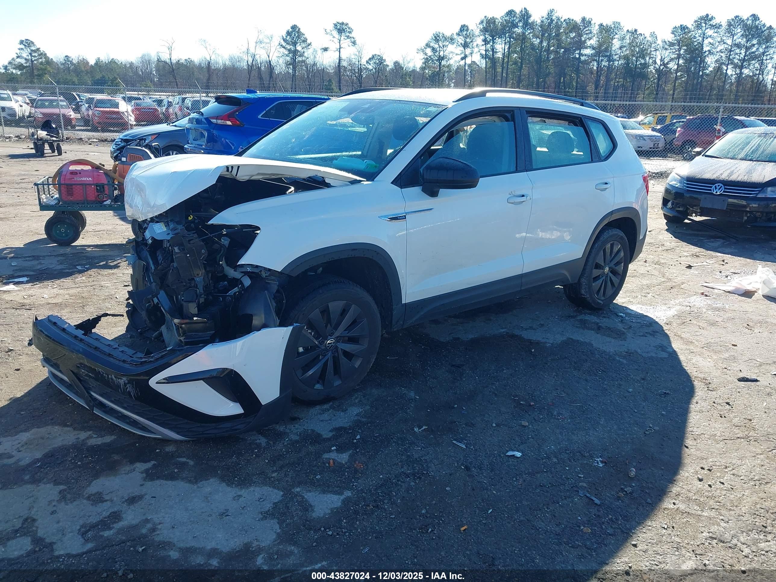 VOLKSWAGEN TAOS image 2