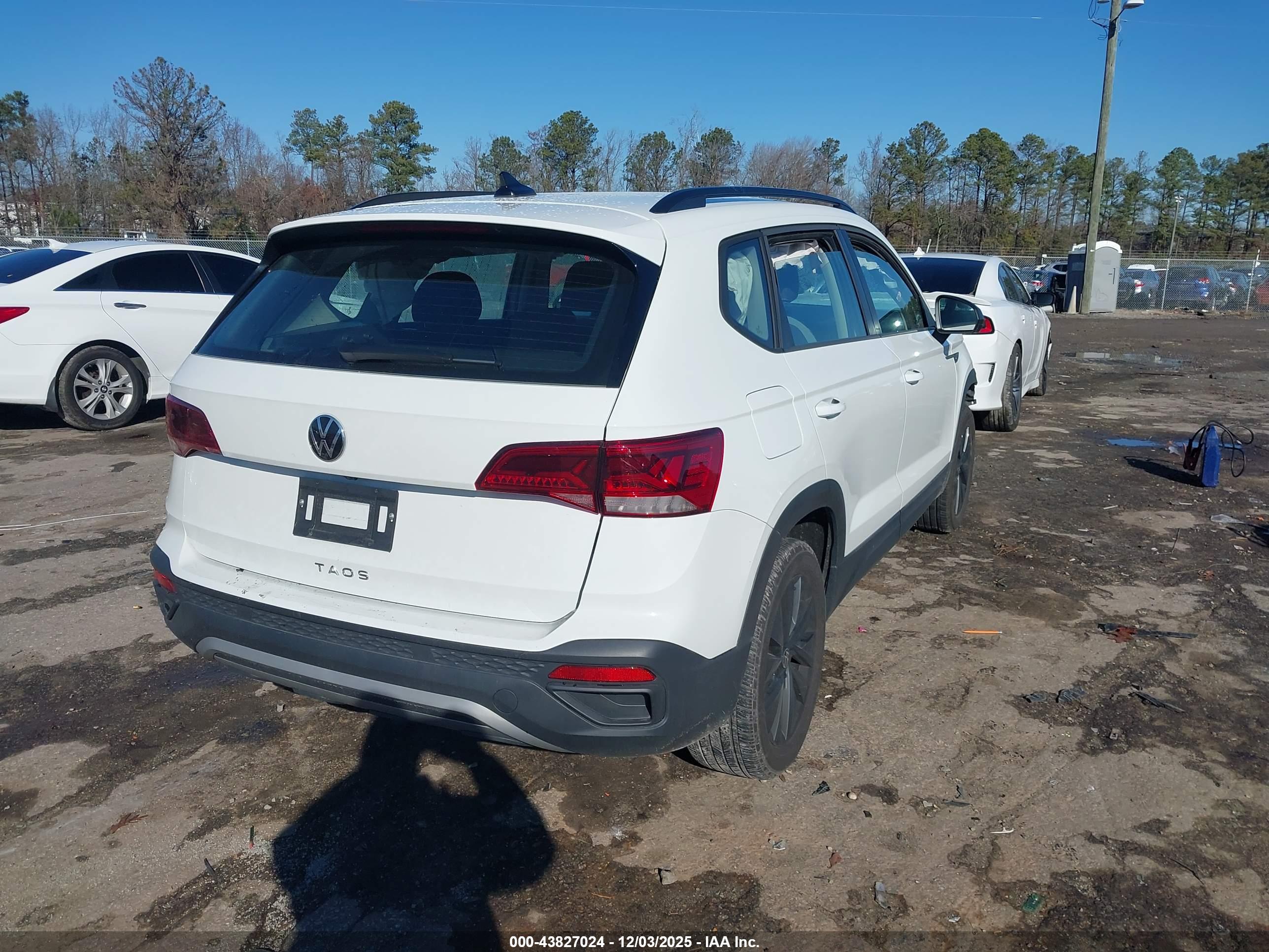 VOLKSWAGEN TAOS image 4