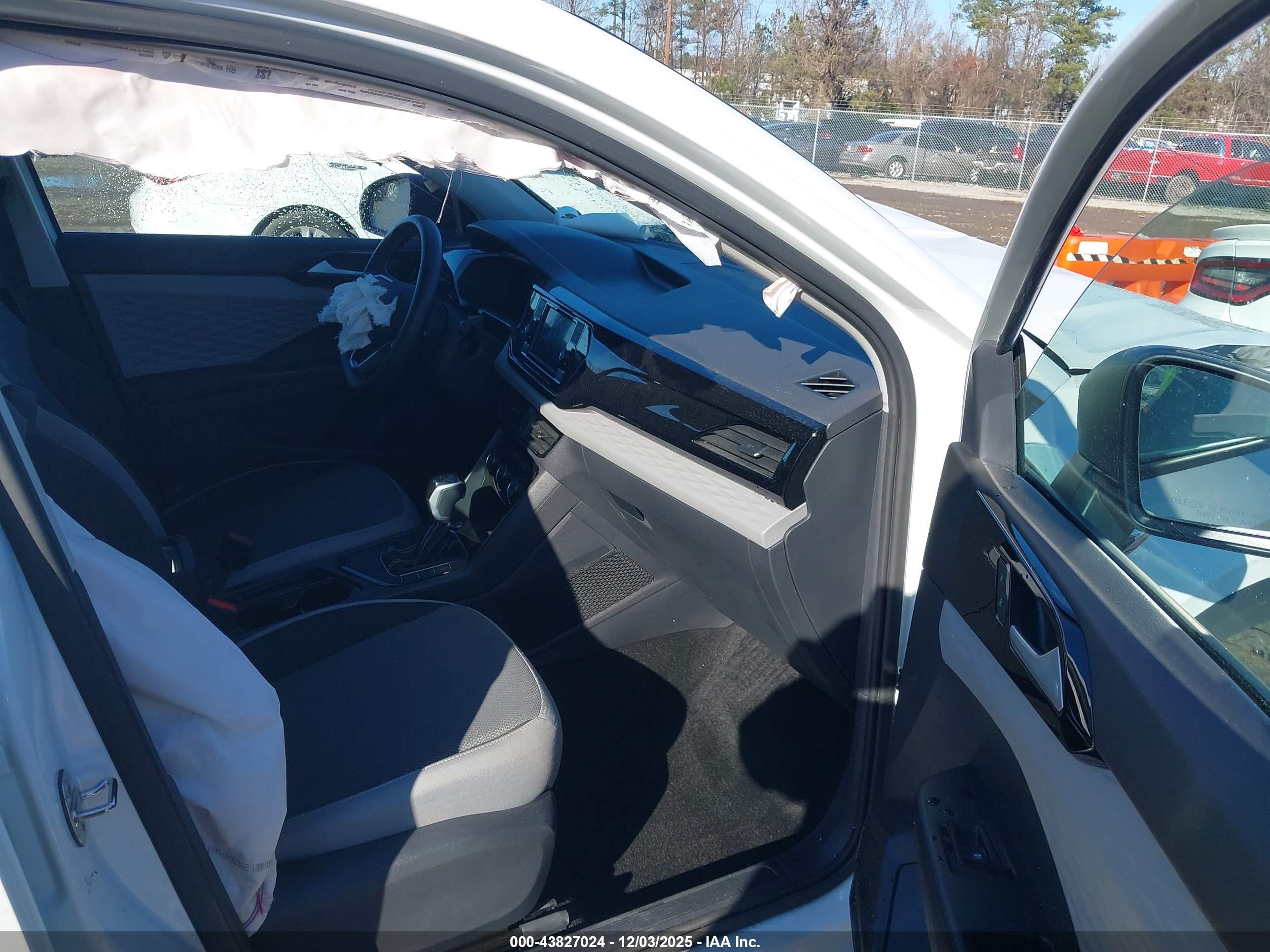 VOLKSWAGEN TAOS image 5