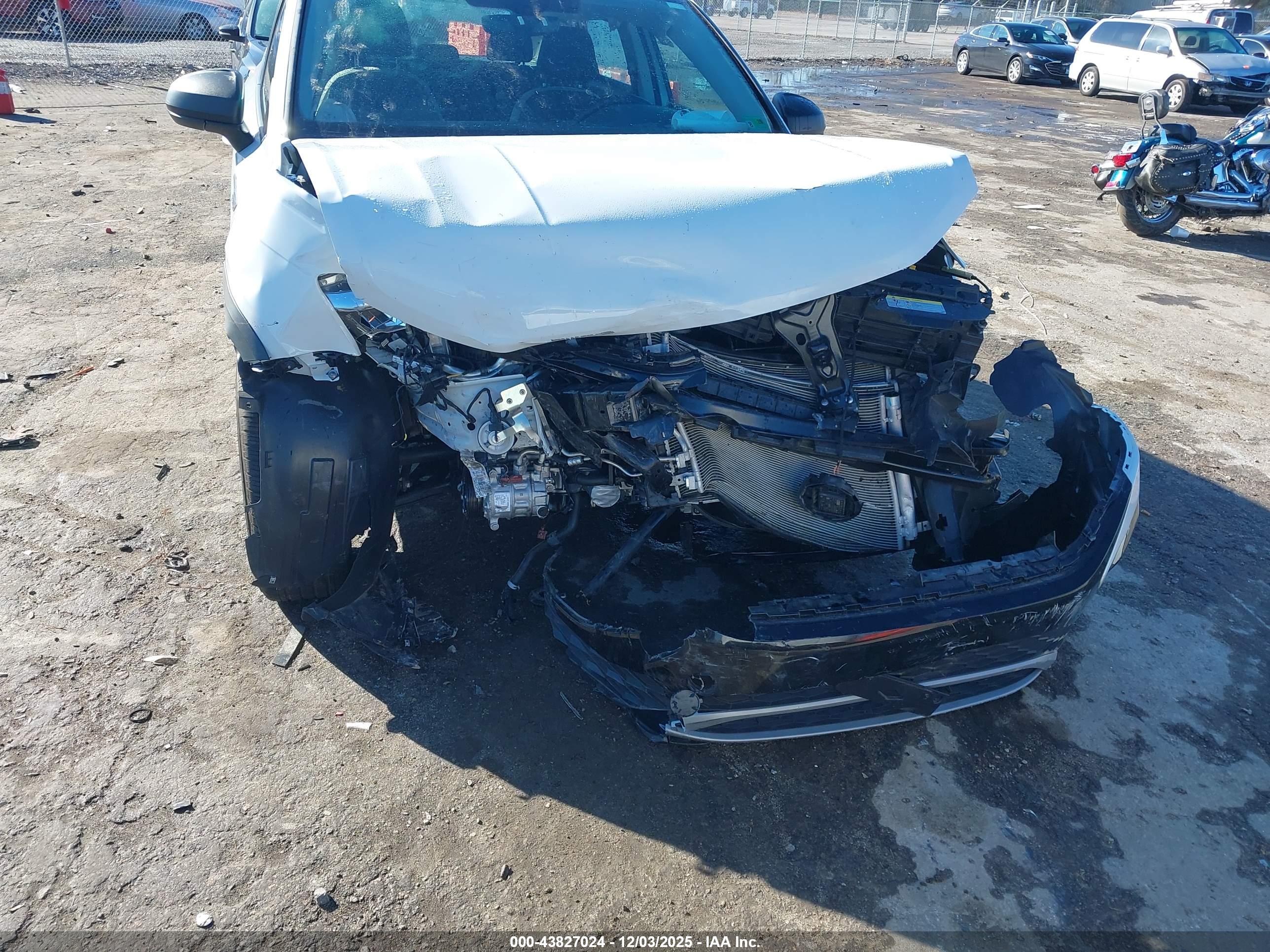 VOLKSWAGEN TAOS image 6