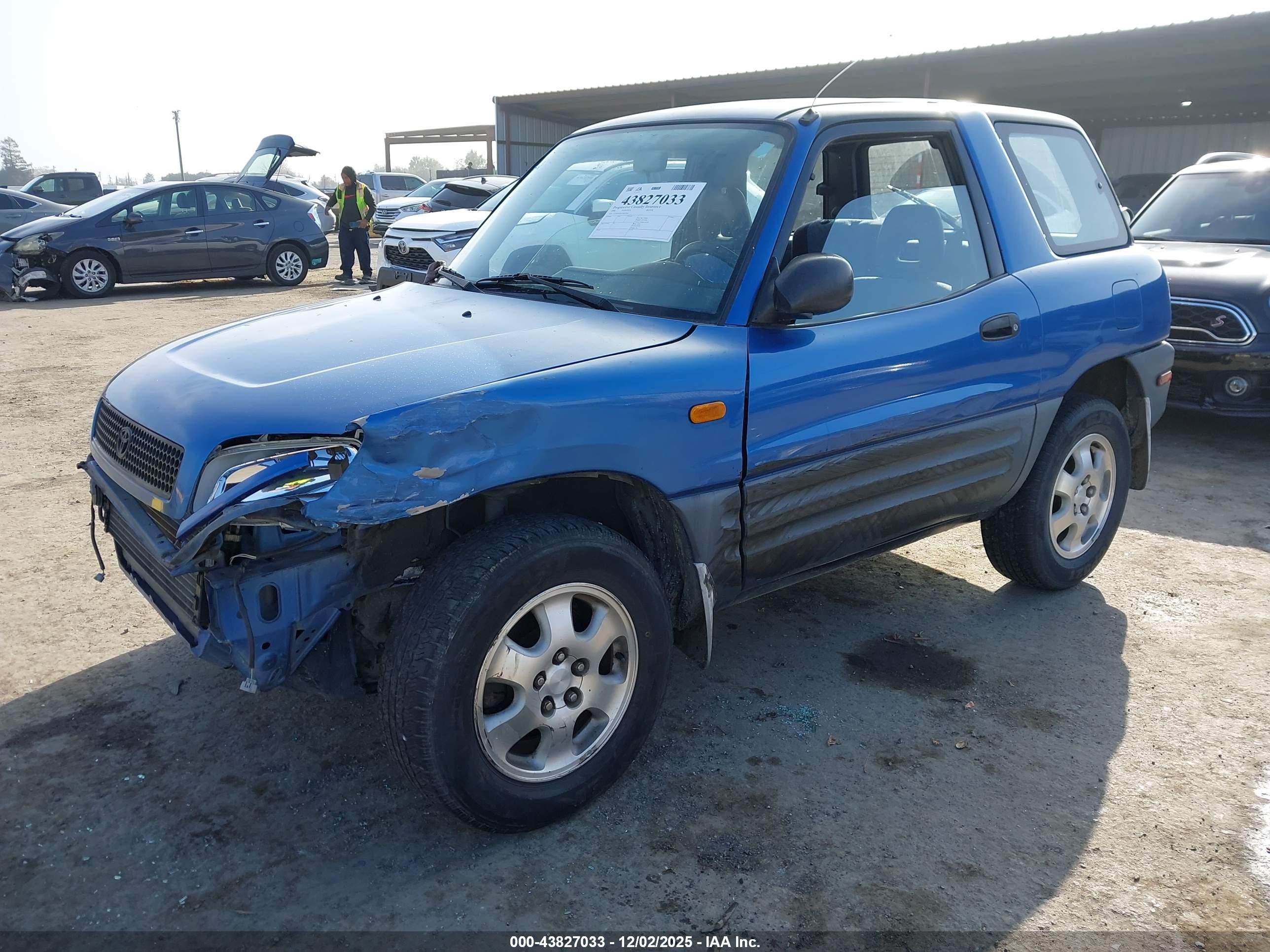 TOYOTA RAV4 image 2