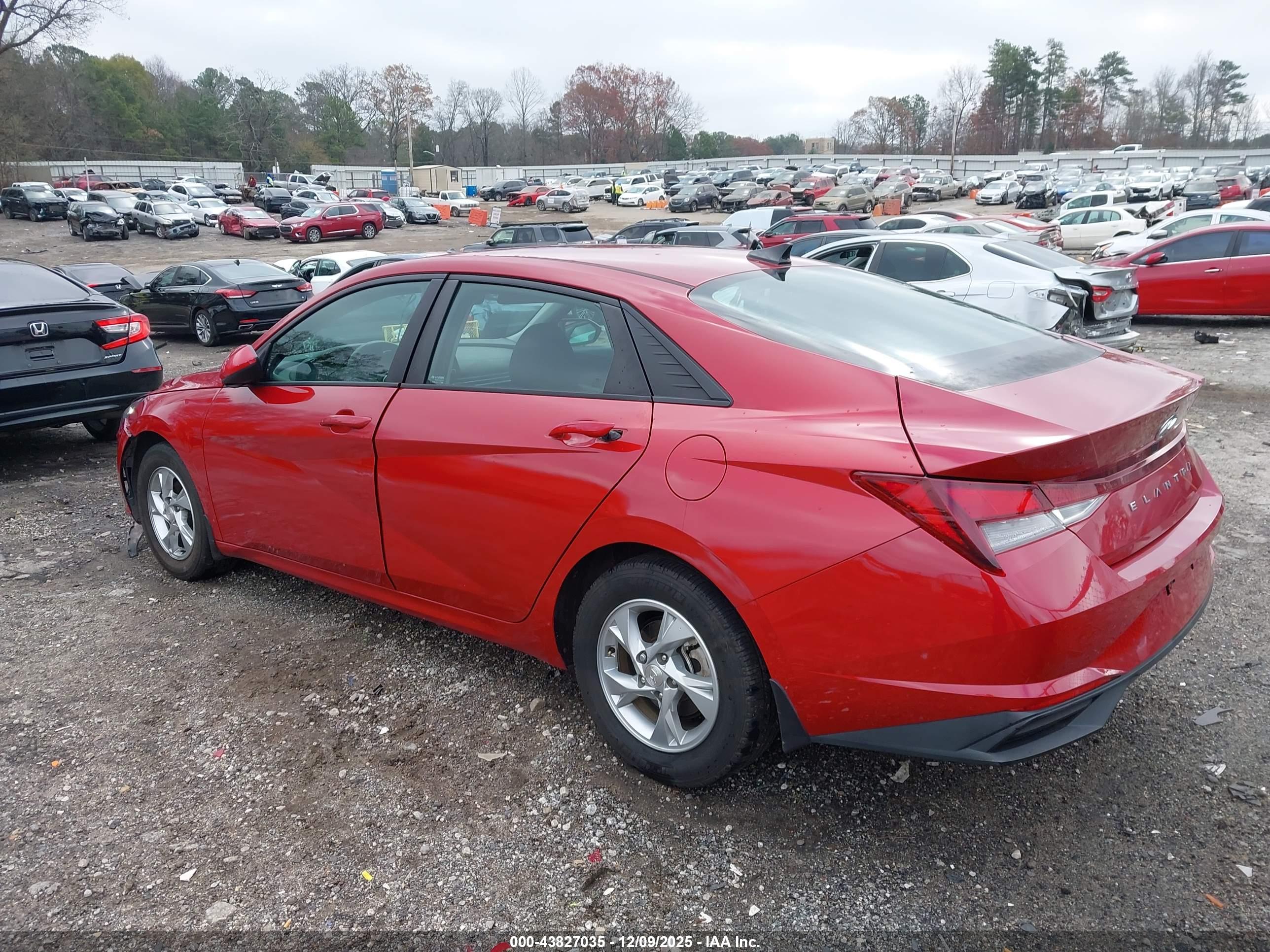 HYUNDAI ELANTRA image 3