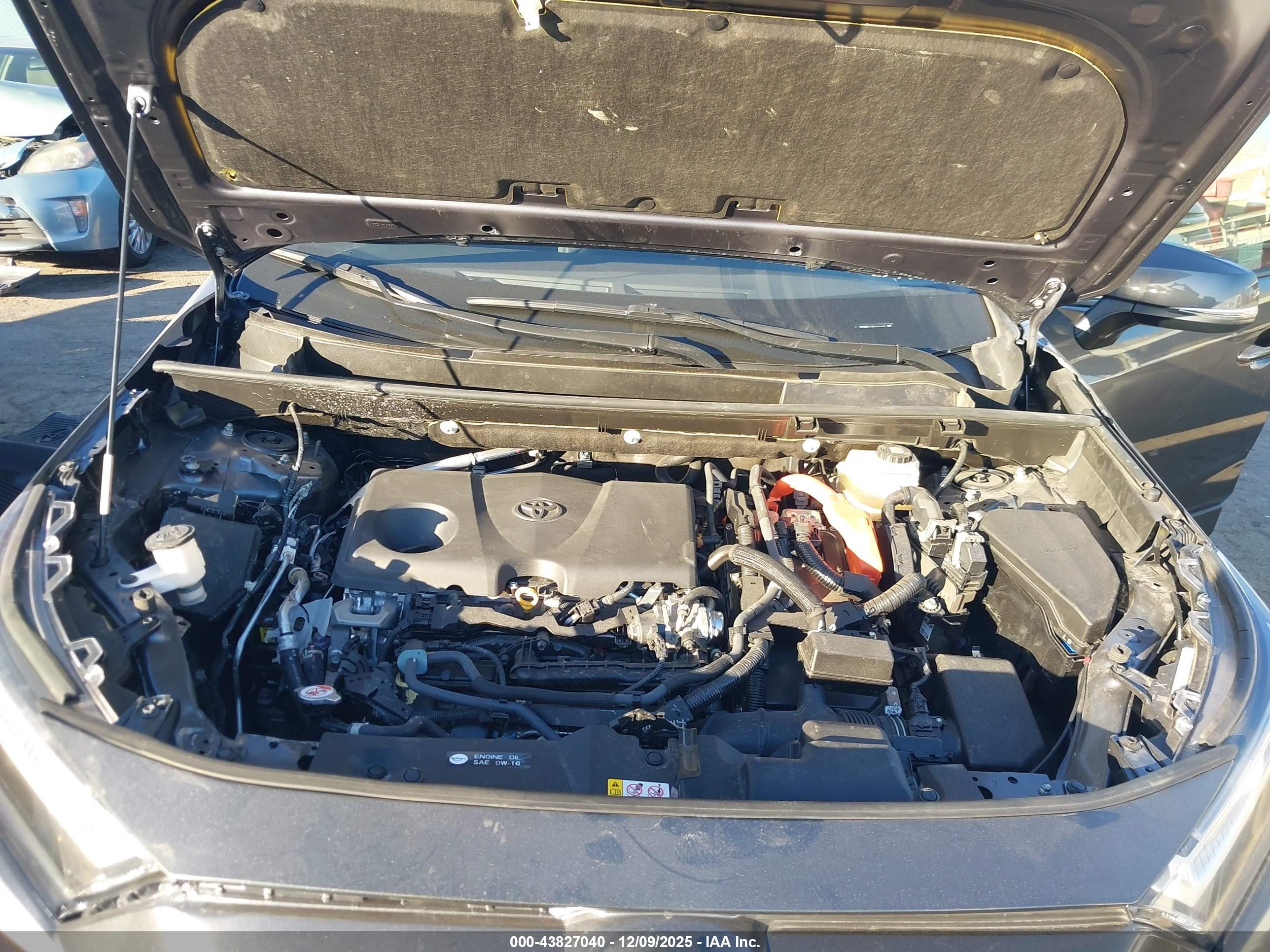 TOYOTA RAV4 image 10
