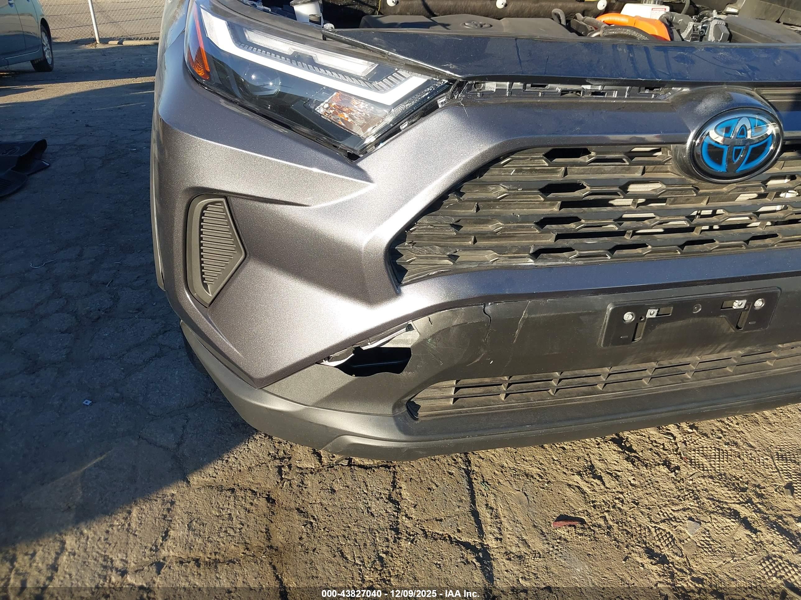 TOYOTA RAV4 image 6