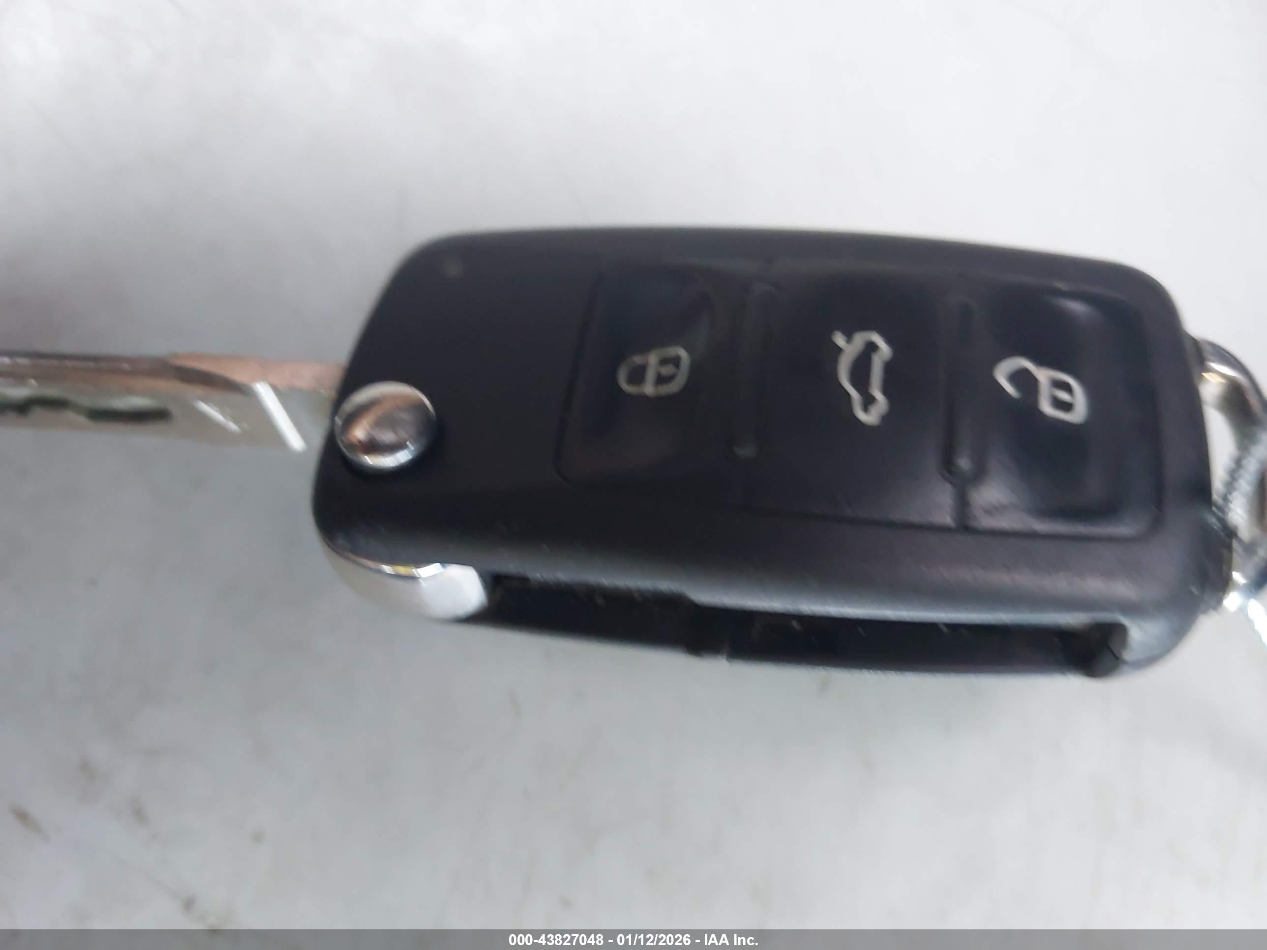 VOLKSWAGEN PASSAT image 11