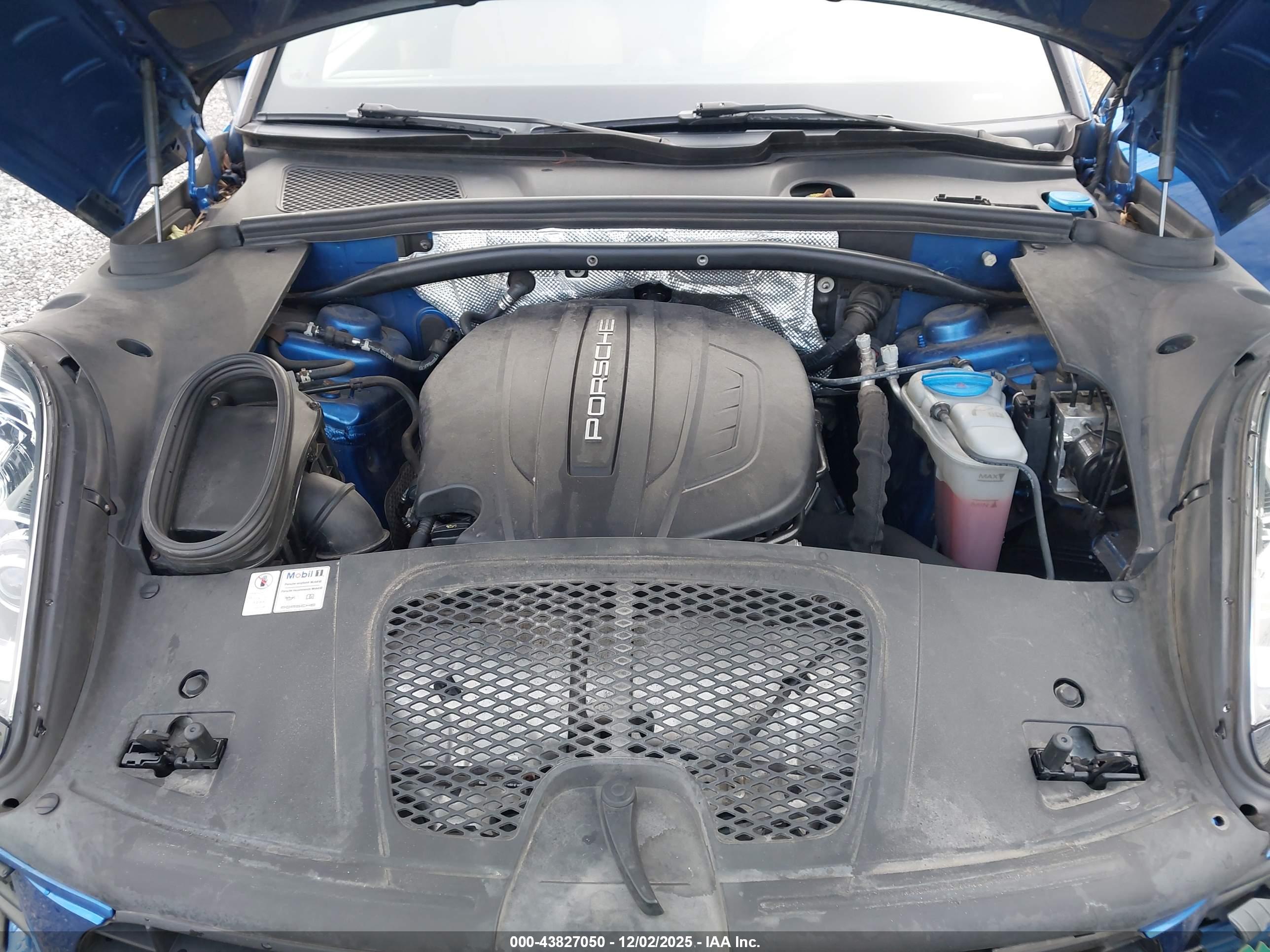 PORSCHE MACAN image 10