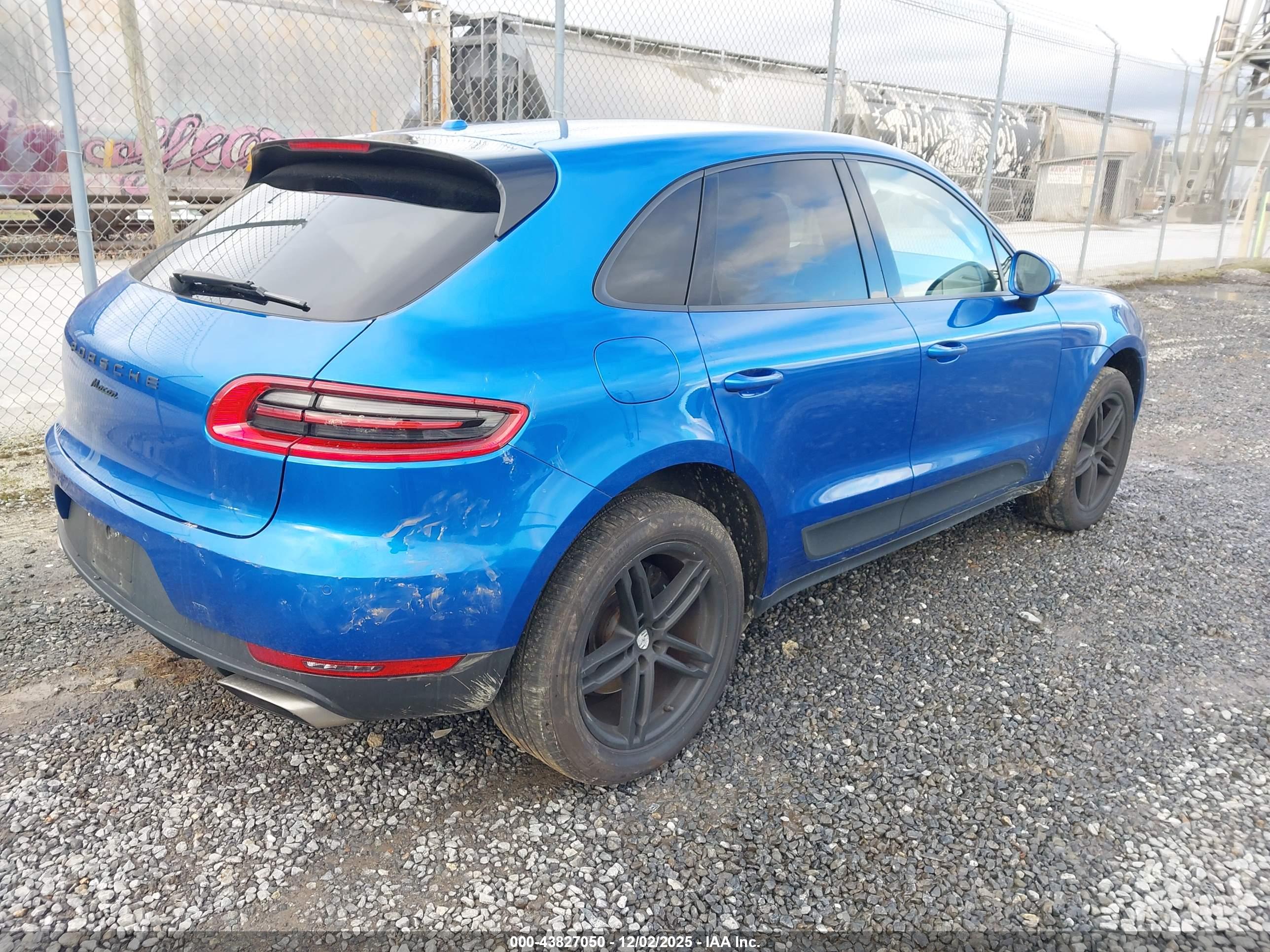 PORSCHE MACAN image 4