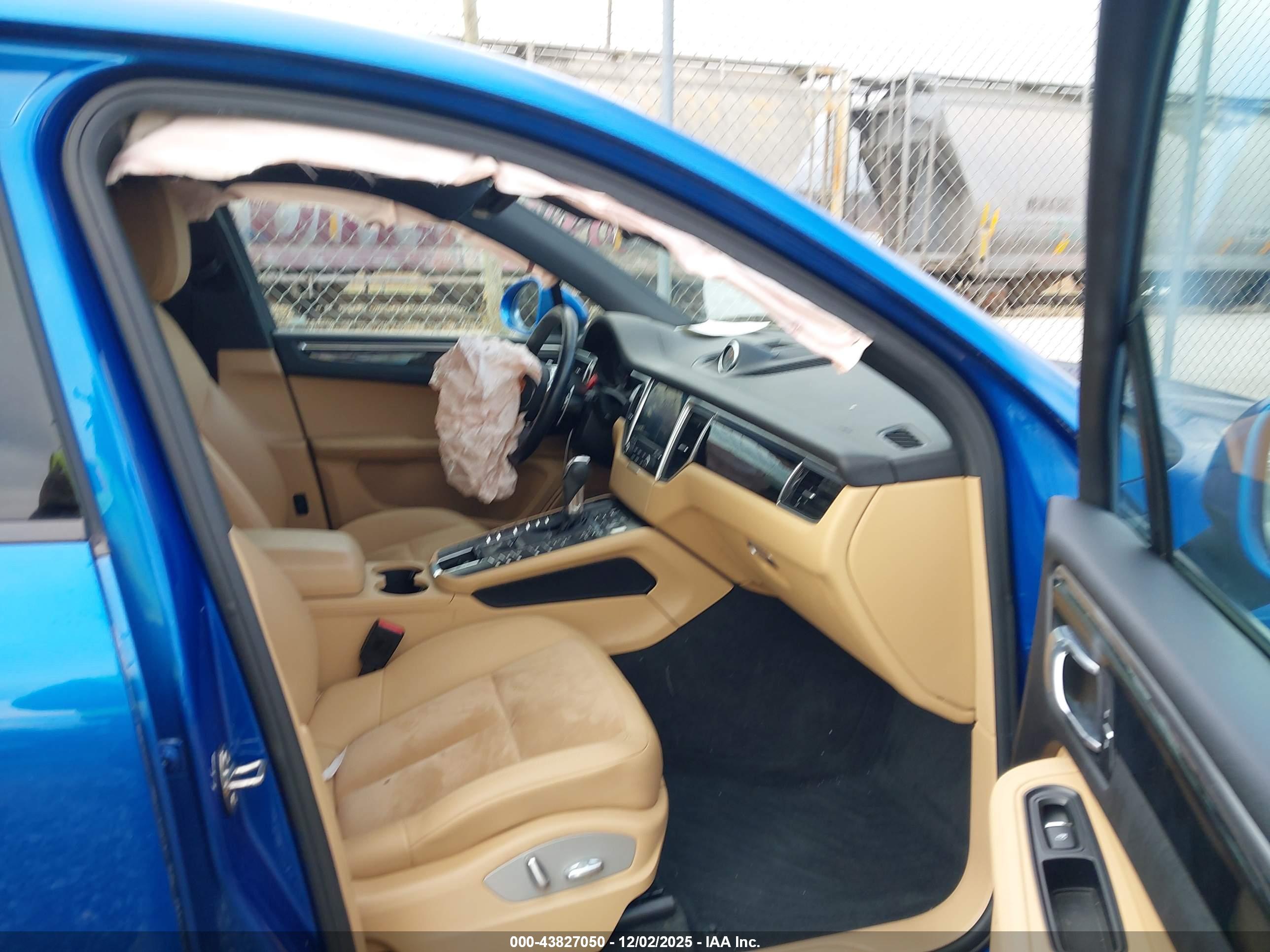 PORSCHE MACAN image 5