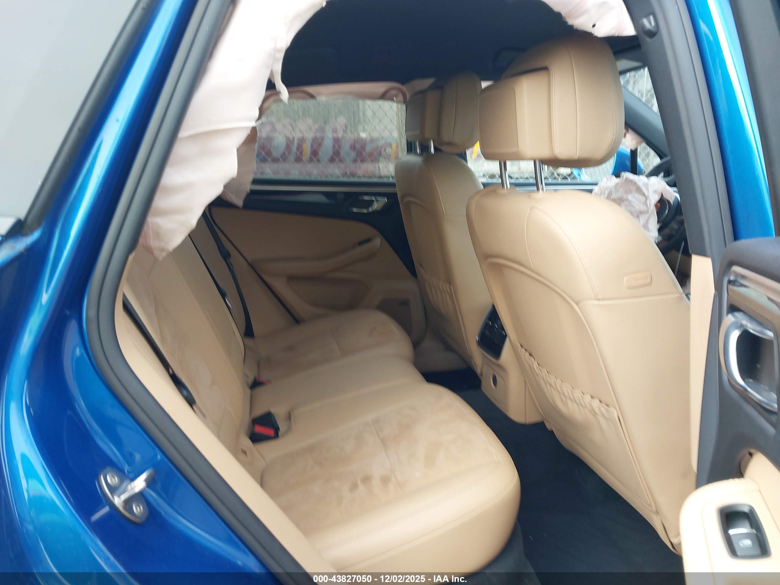 PORSCHE MACAN image 8