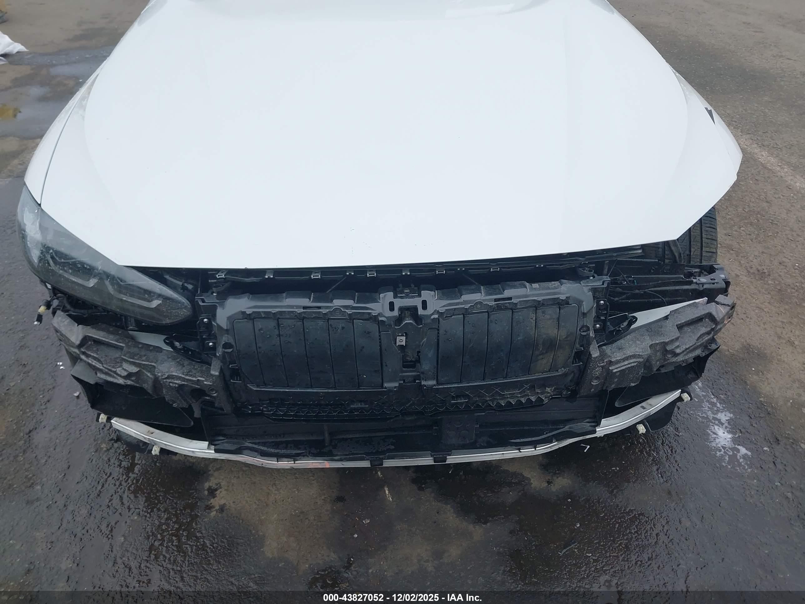 BMW M440I image 6