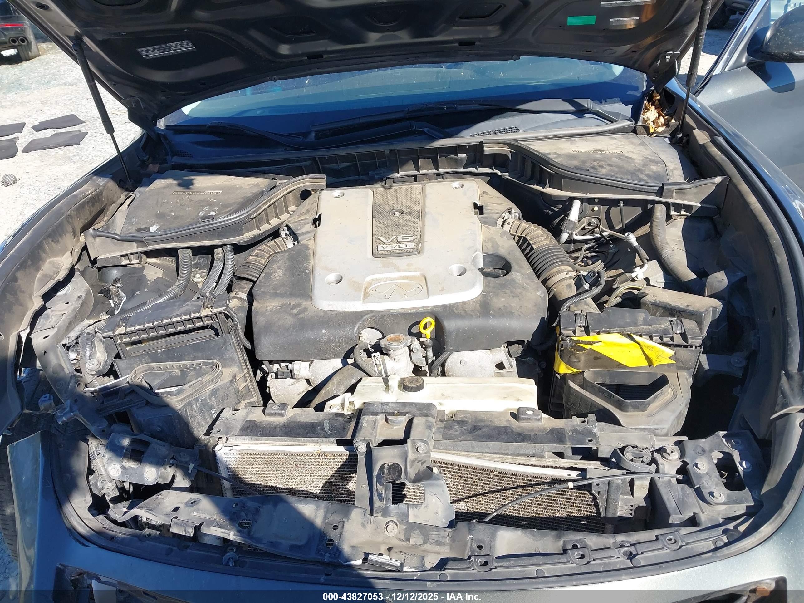 INFINITI Q70 image 10