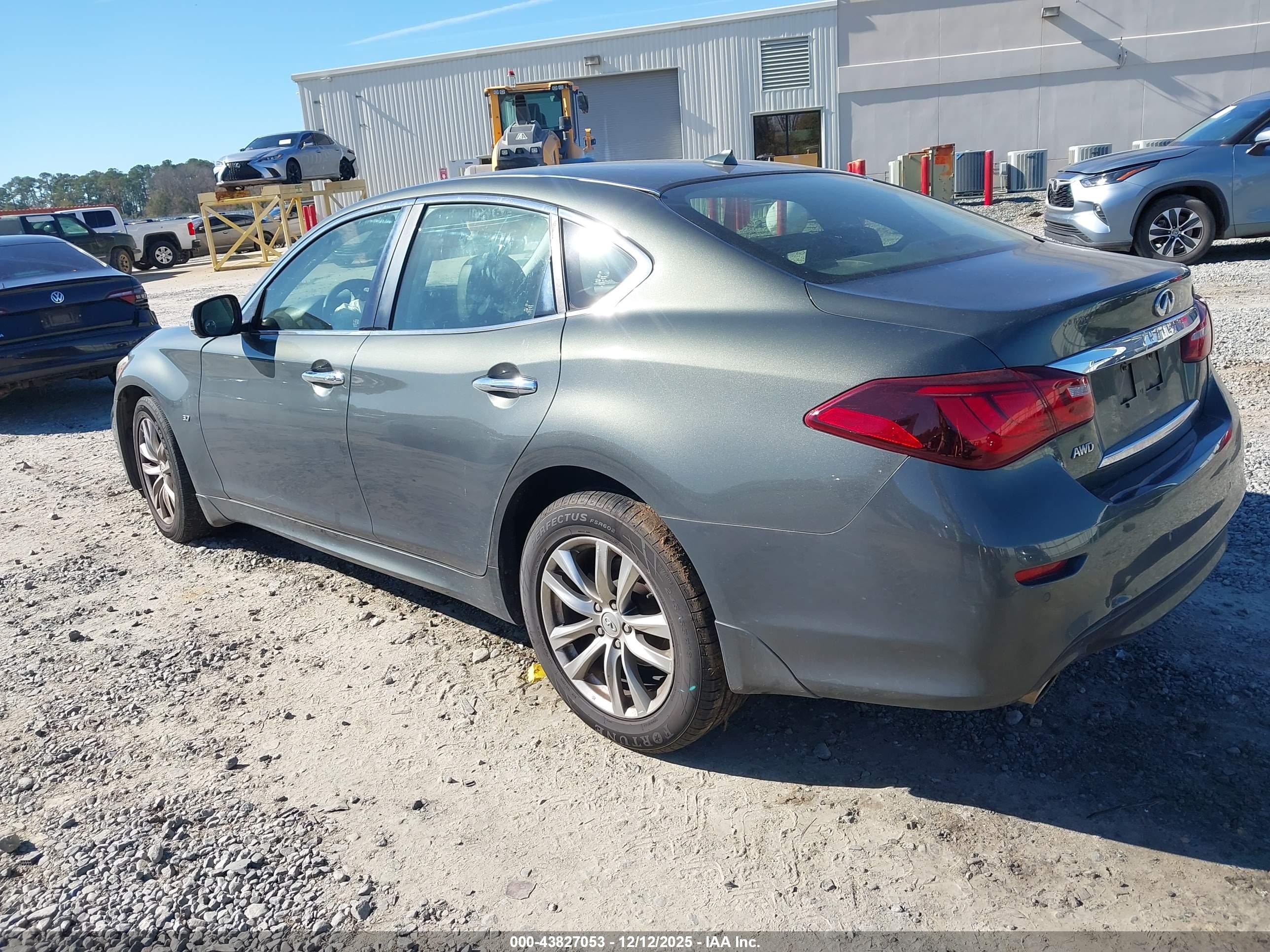 INFINITI Q70 image 3