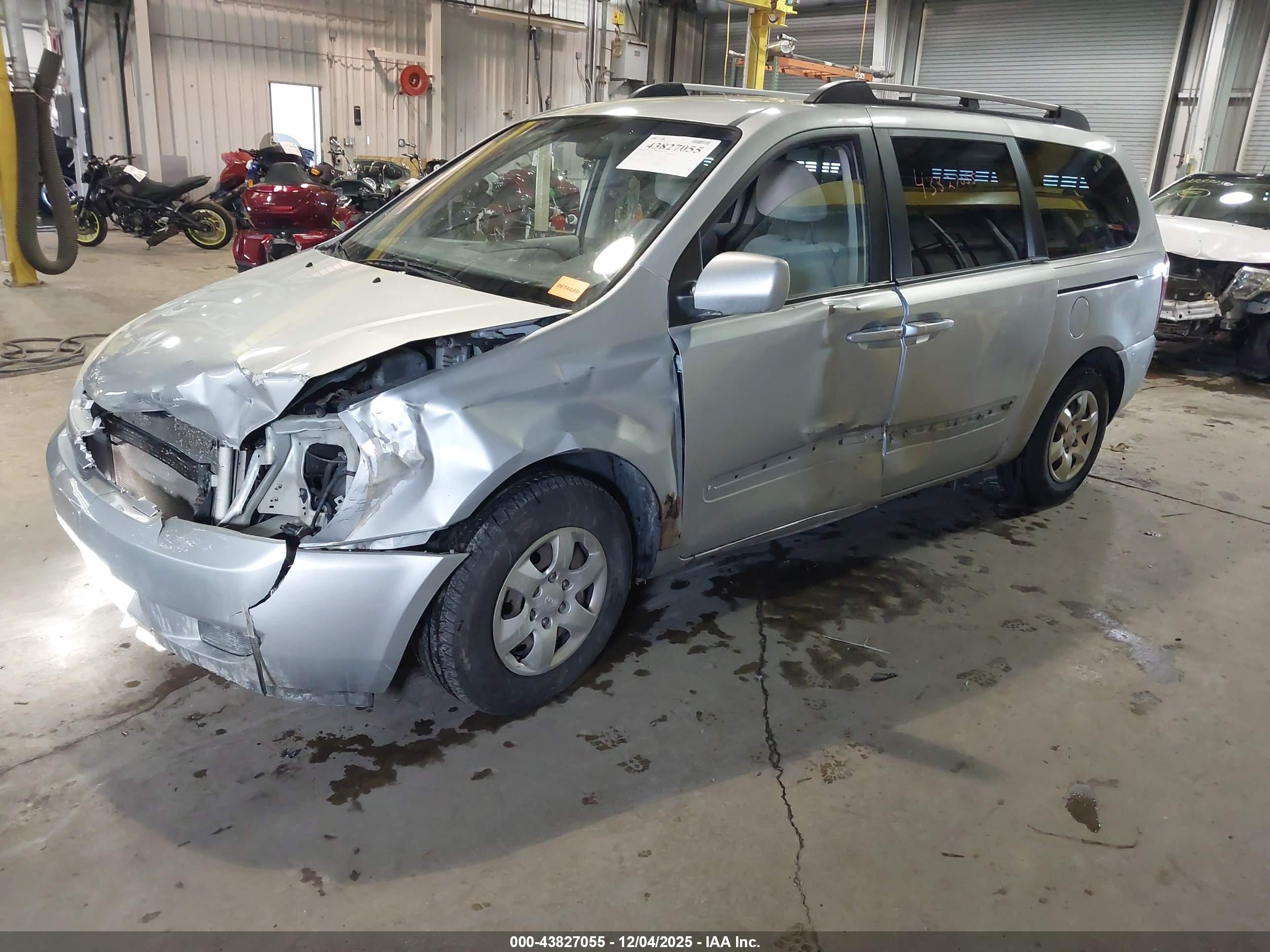 KIA SEDONA image 2