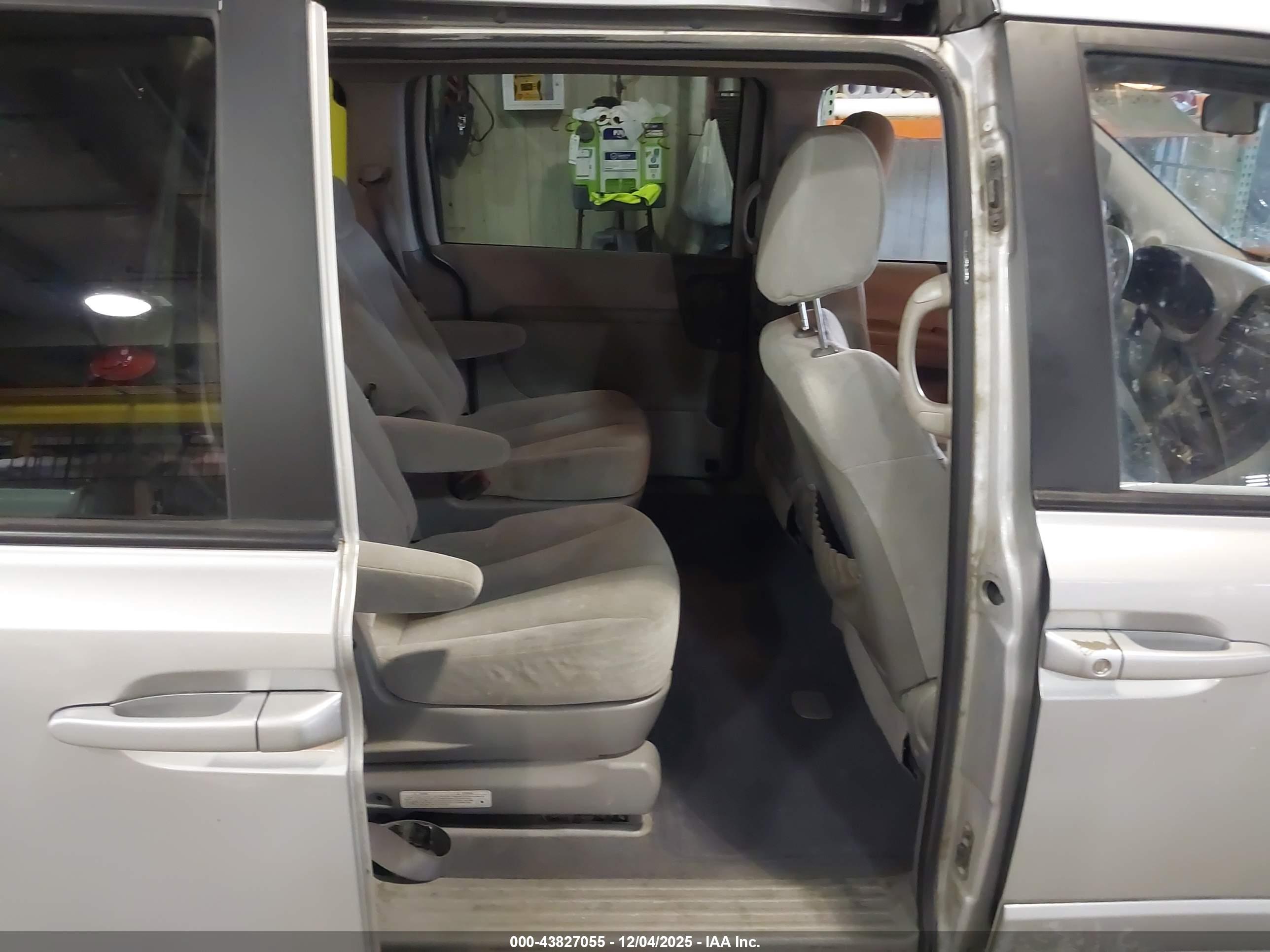 KIA SEDONA image 8