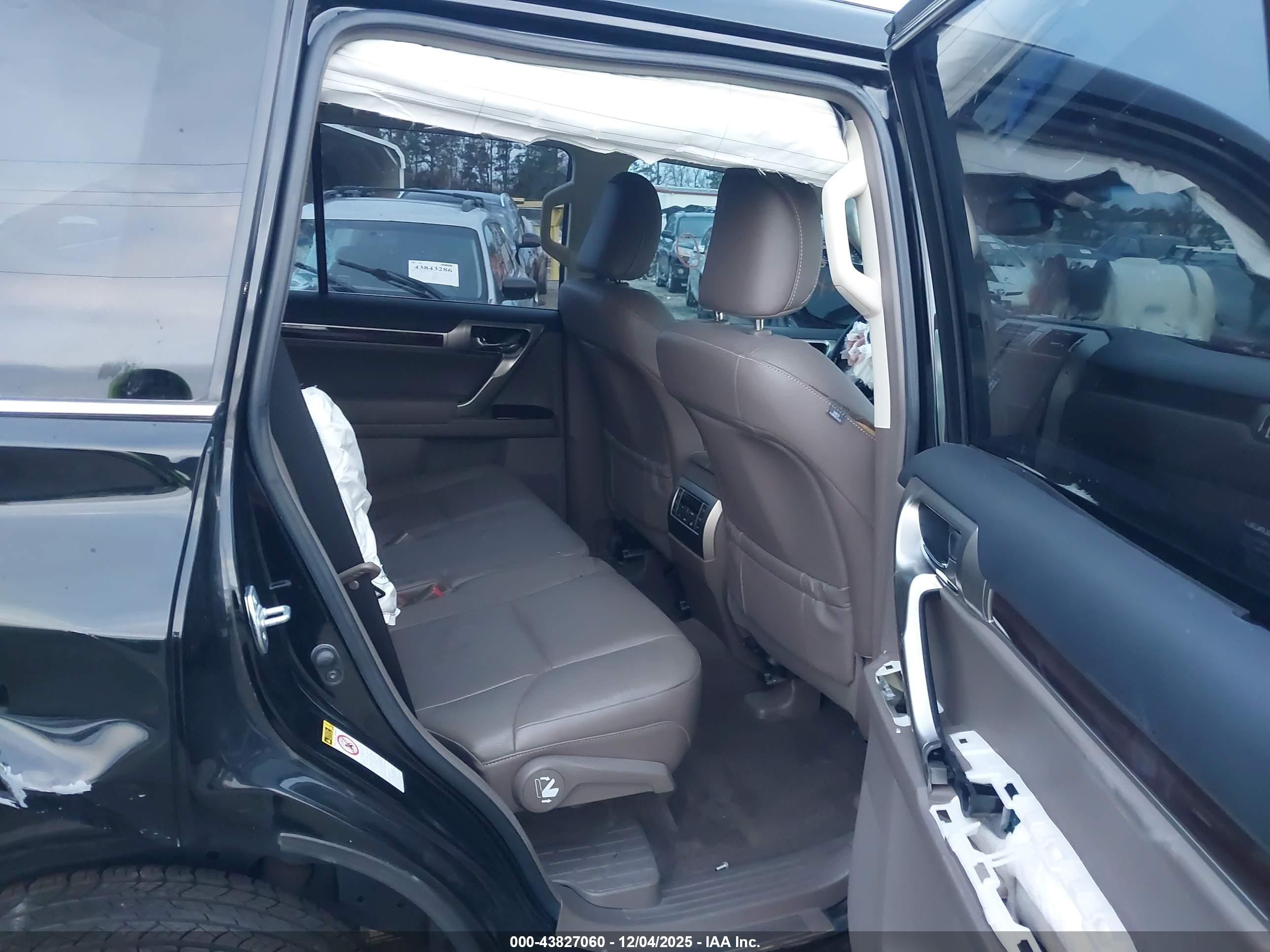 LEXUS GX image 8