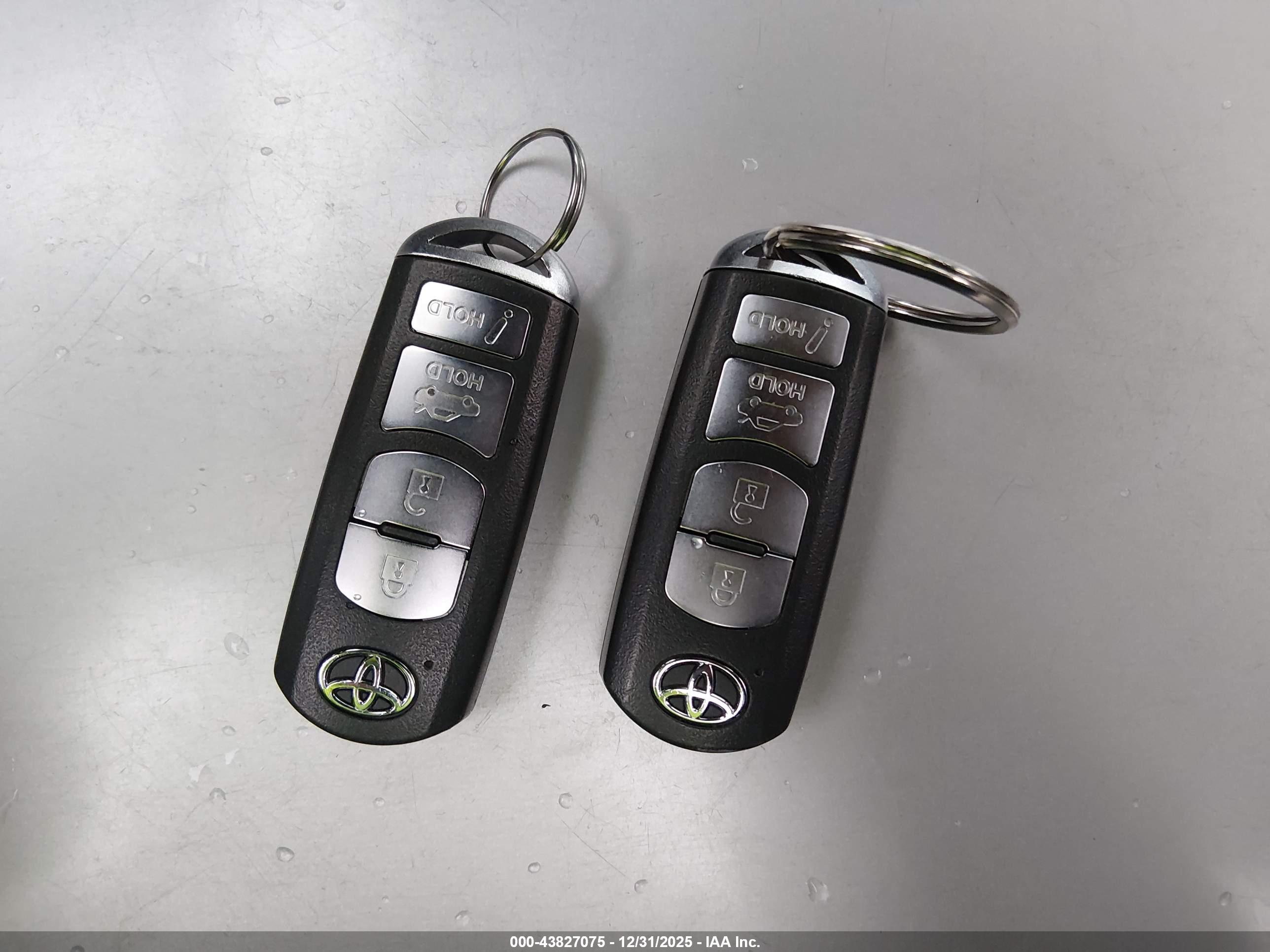 TOYOTA YARIS image 11