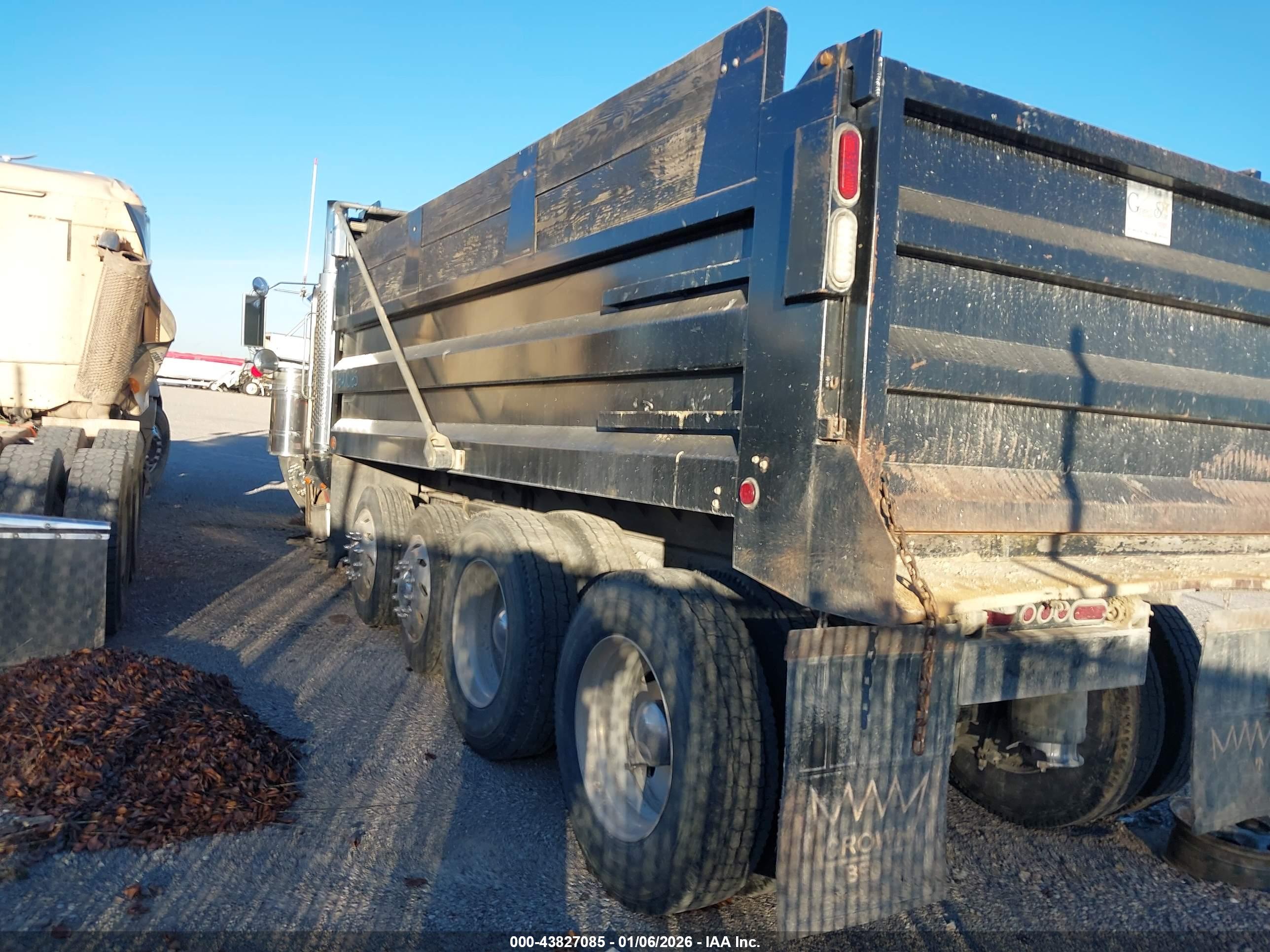 FREIGHTLINER CONVENTIONAL image 3