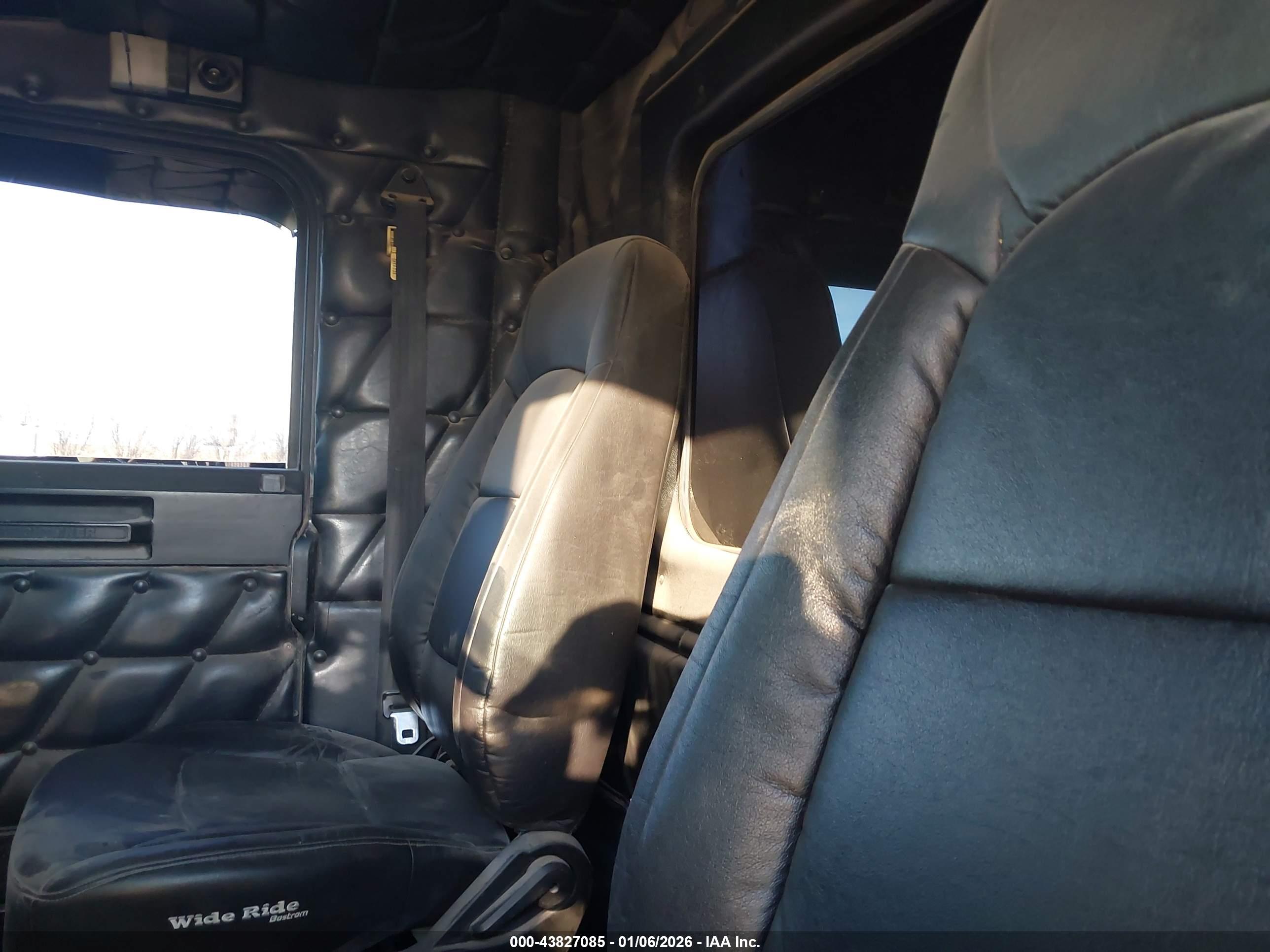 FREIGHTLINER CONVENTIONAL image 7
