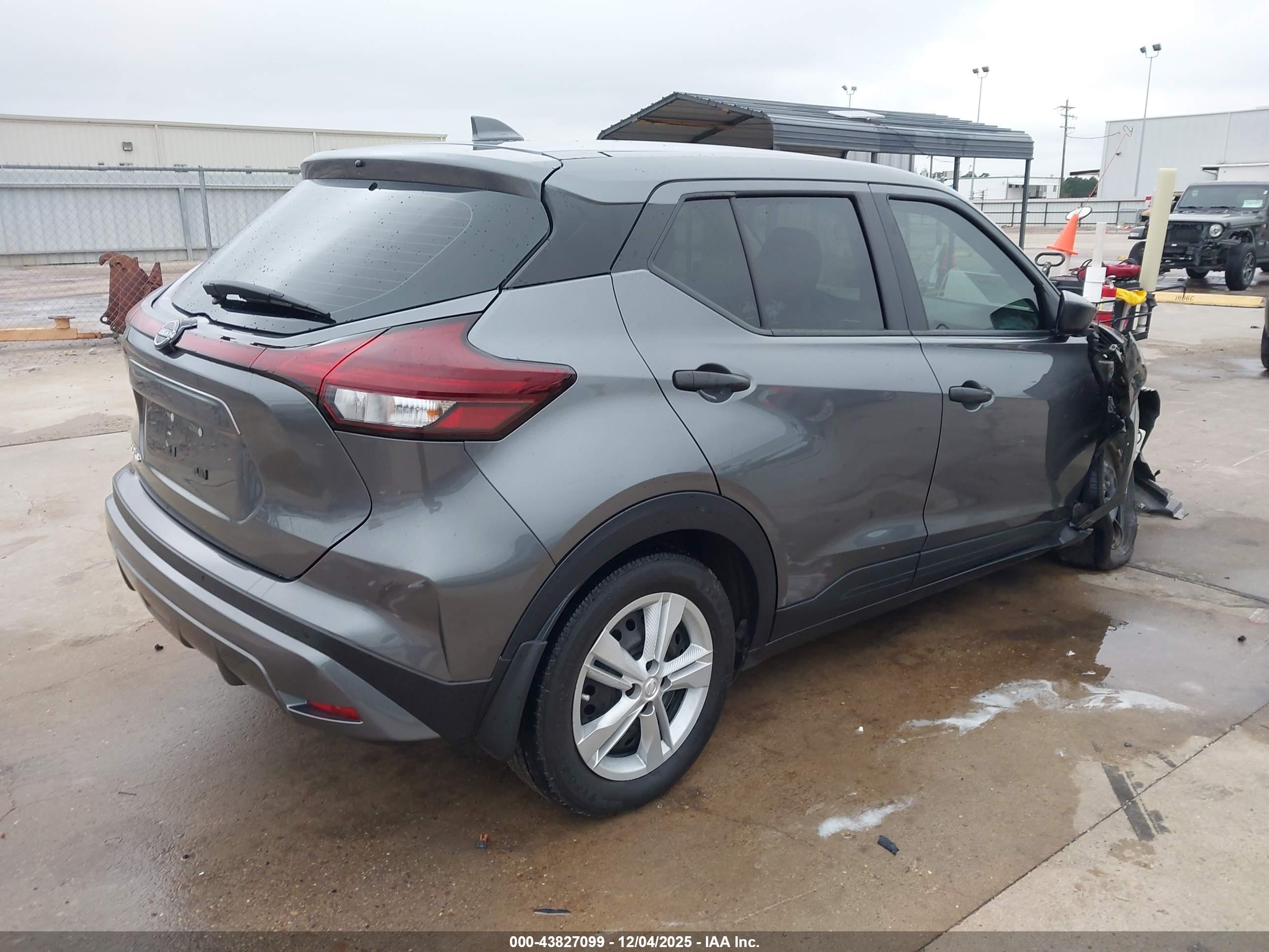 NISSAN KICKS image 4