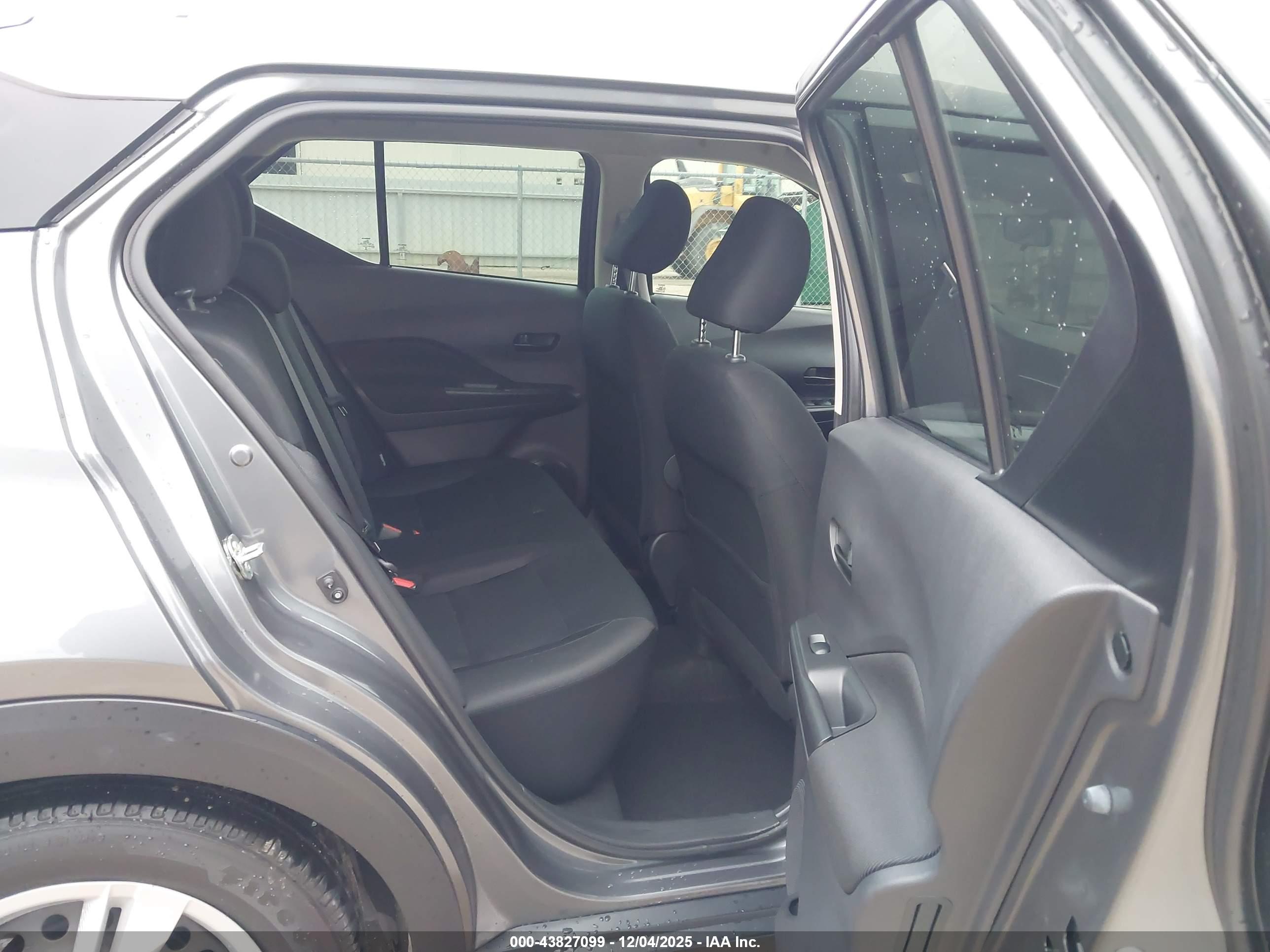 NISSAN KICKS image 8
