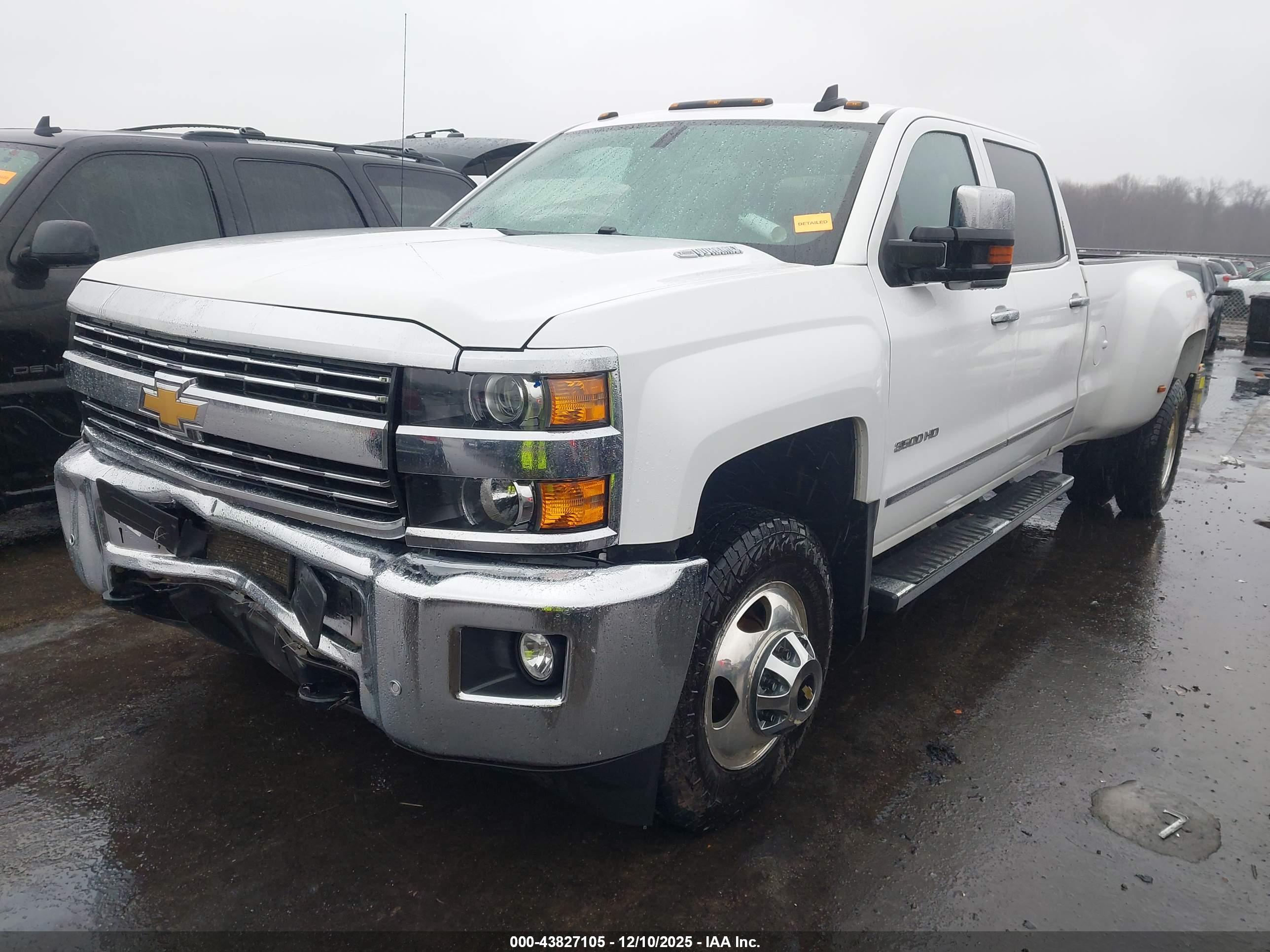 CHEVROLET SILVERADO image 2