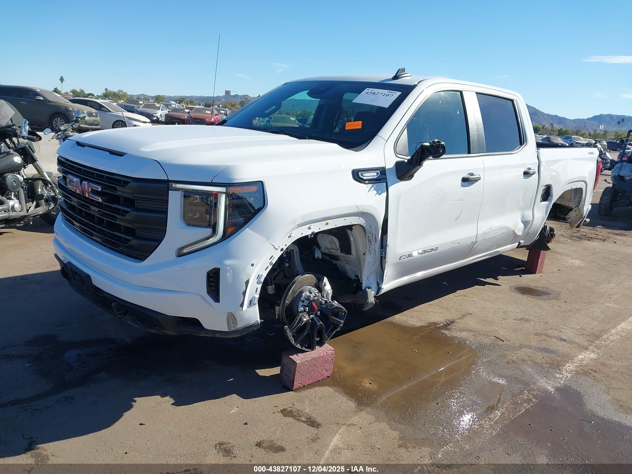 GMC SIERRA image 2