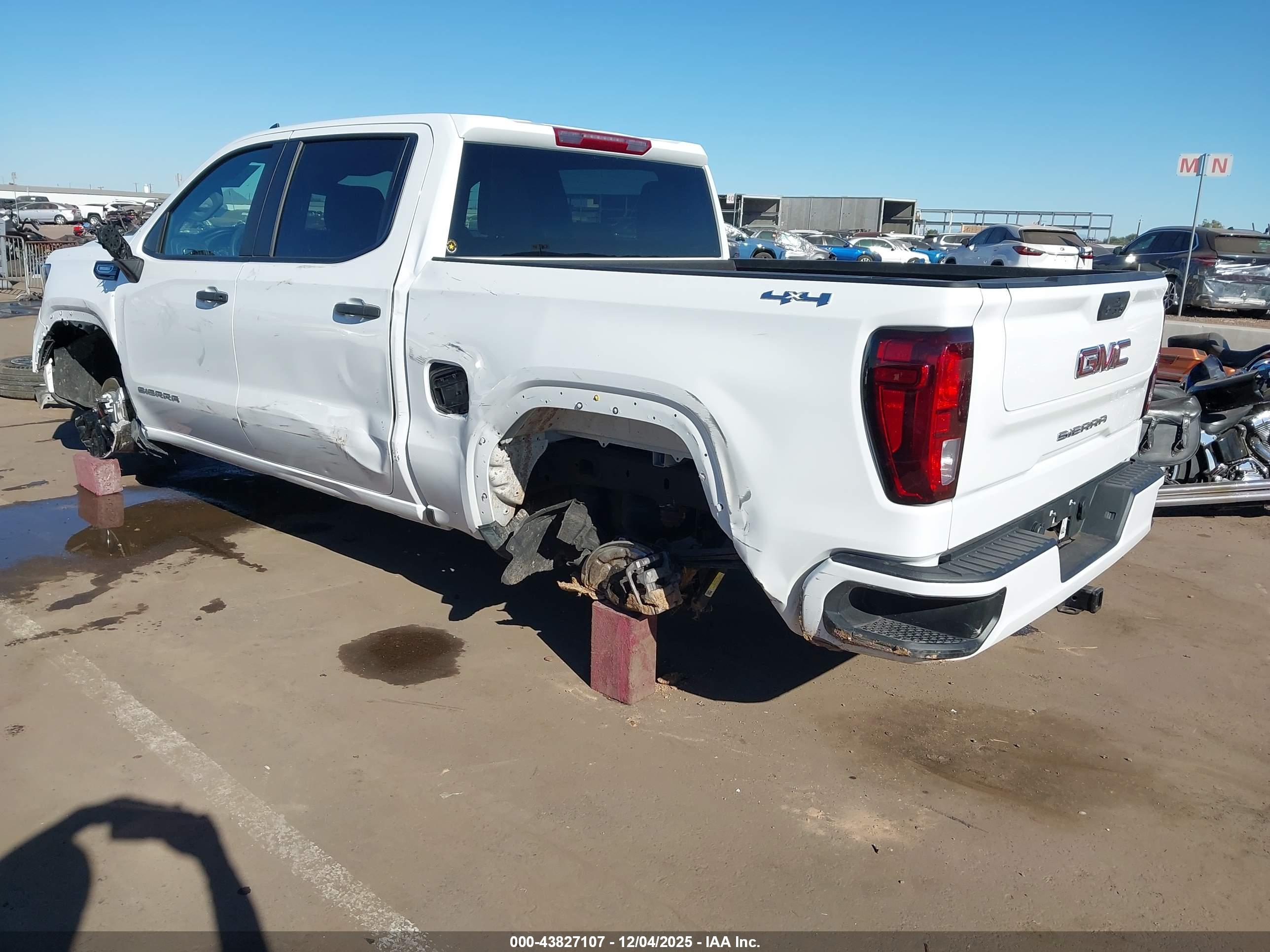 GMC SIERRA image 3