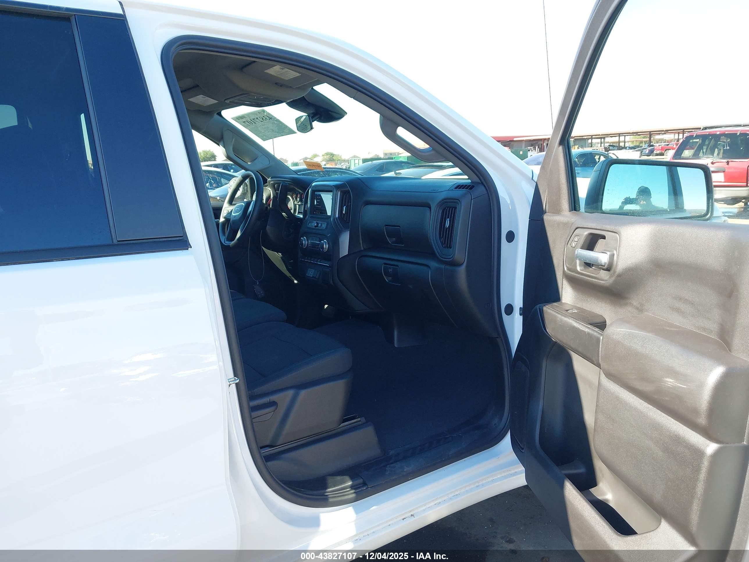 GMC SIERRA image 5